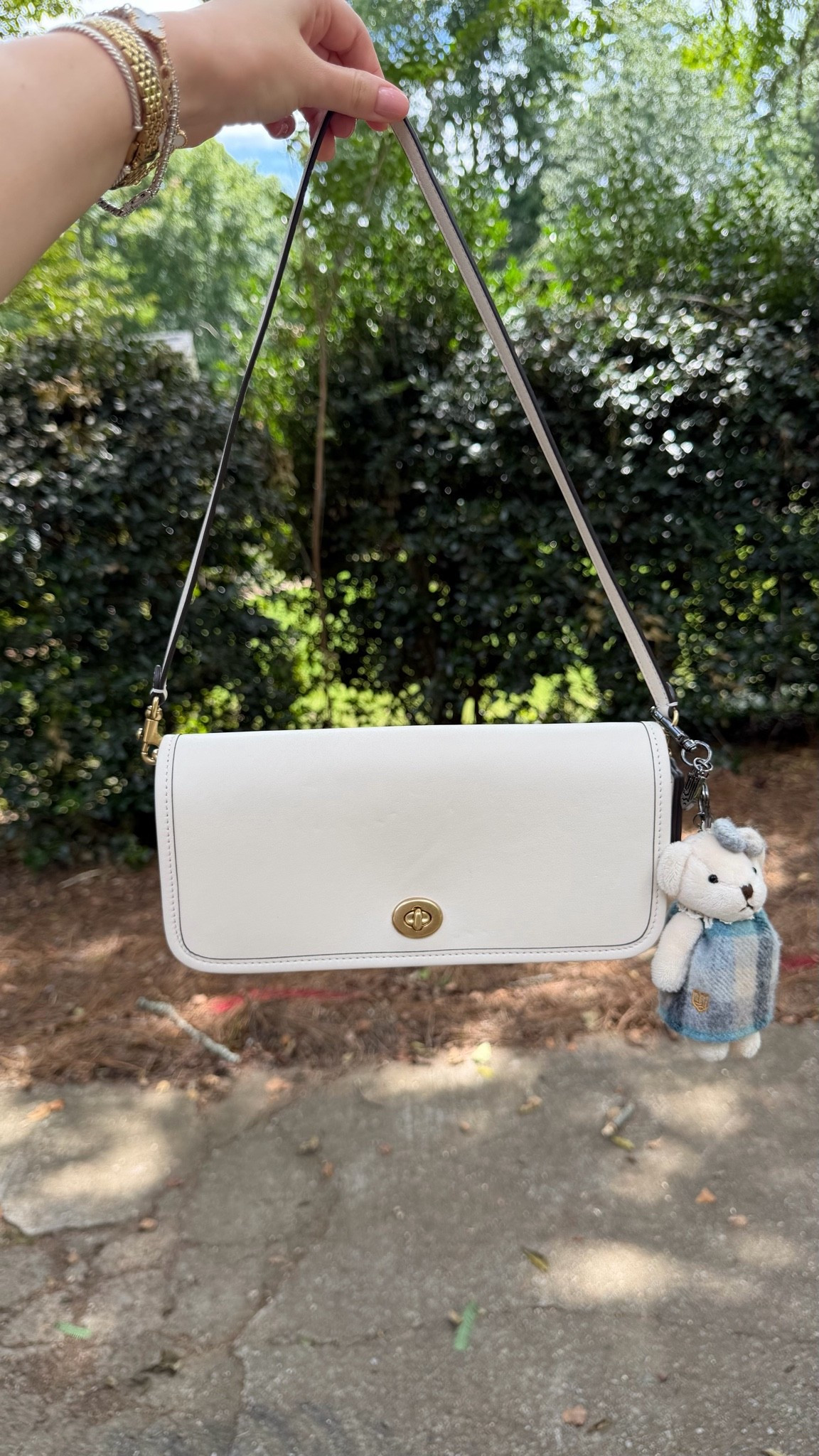 Bag of the day

Coach turn lock in white
Islander uk bear charm