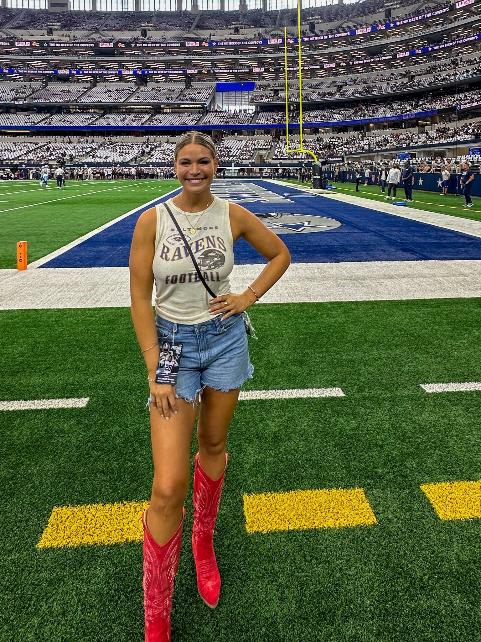 Shopping for #NFL game day looks? #AmericanEagle has released licensed gear & it’s selling  fast! Football girlies check it out ASAP

#LTKSeasonal