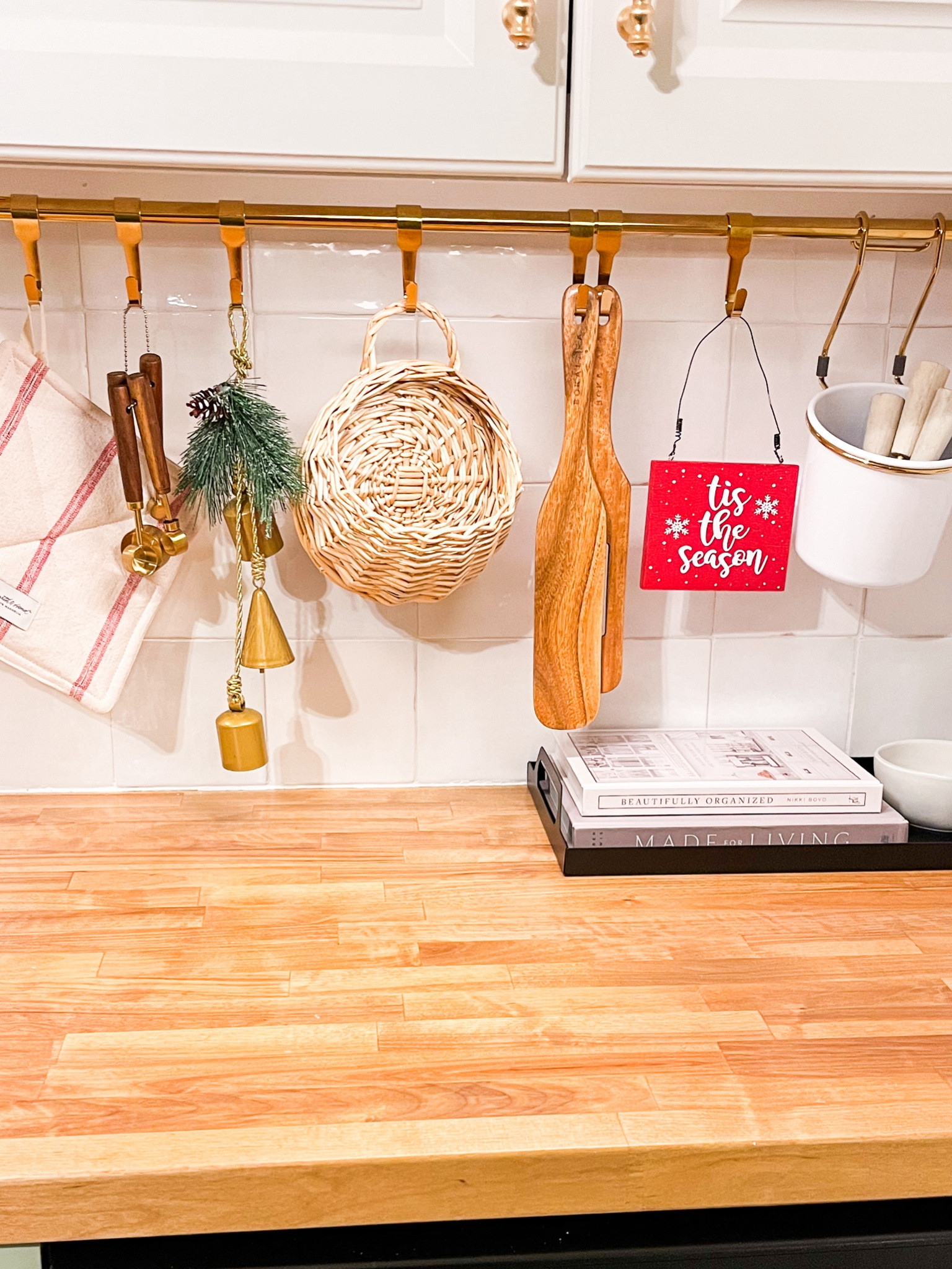 Such a great touch to the kitchen space!! So affordable yet looks so high end :)
.
Rail is from IKEA! Less than $10! 
#kitchendecor #affordablehomedecor #styleonabudget #kitchenstyling #kitchenideas #homedecorating 

#LTKhome #LTKstyletip #LTKfindsunder50