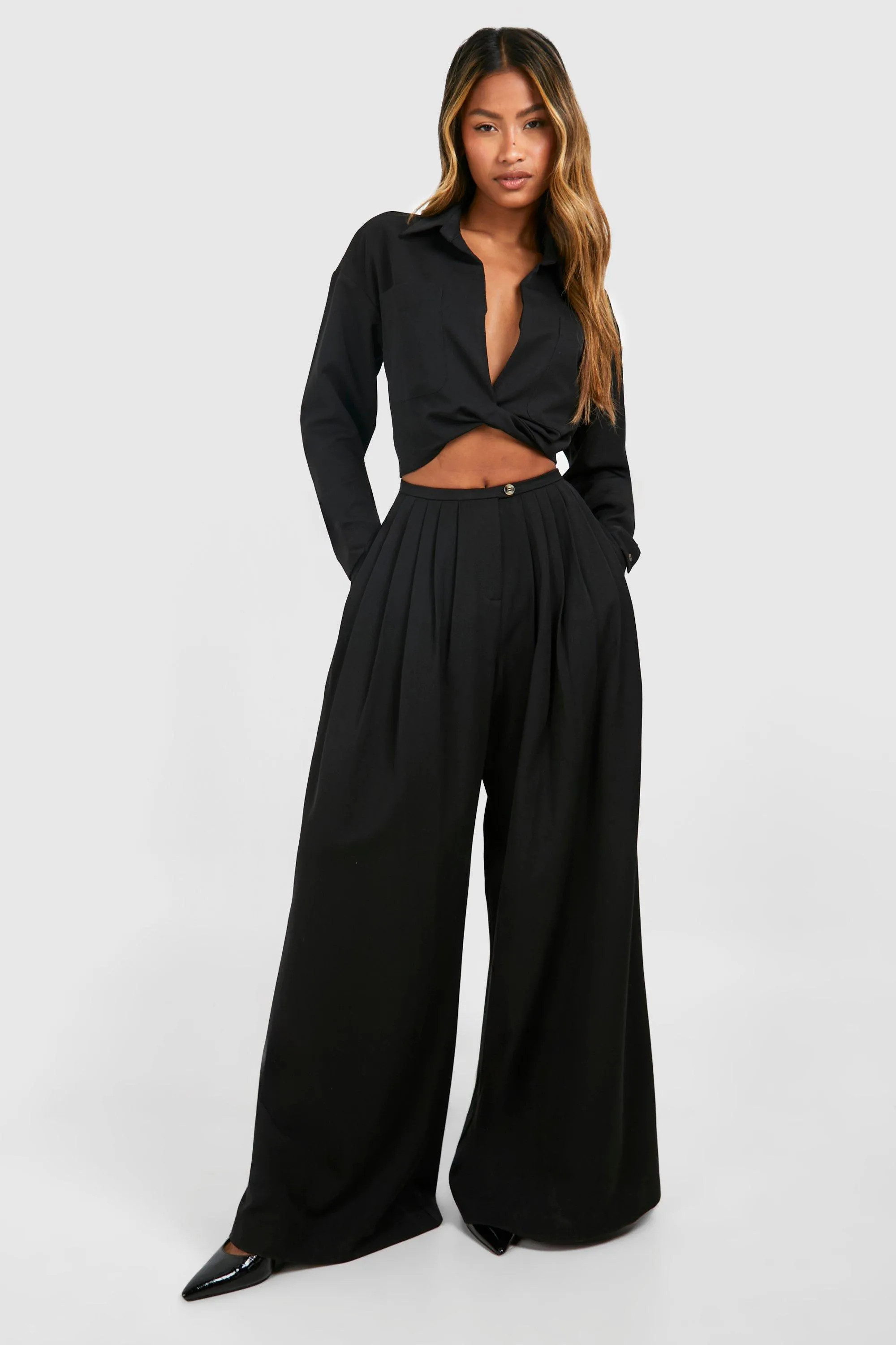 Trousers | Low Rise Extreme Wide Leg Pleated Trouser | boohoo | Boohoo.com (UK & IE)