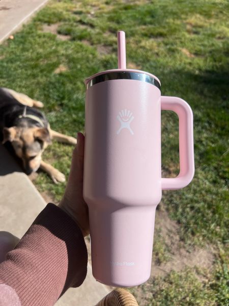Doesn’t leak and is the prettiest shade of pink
Hydroflask 