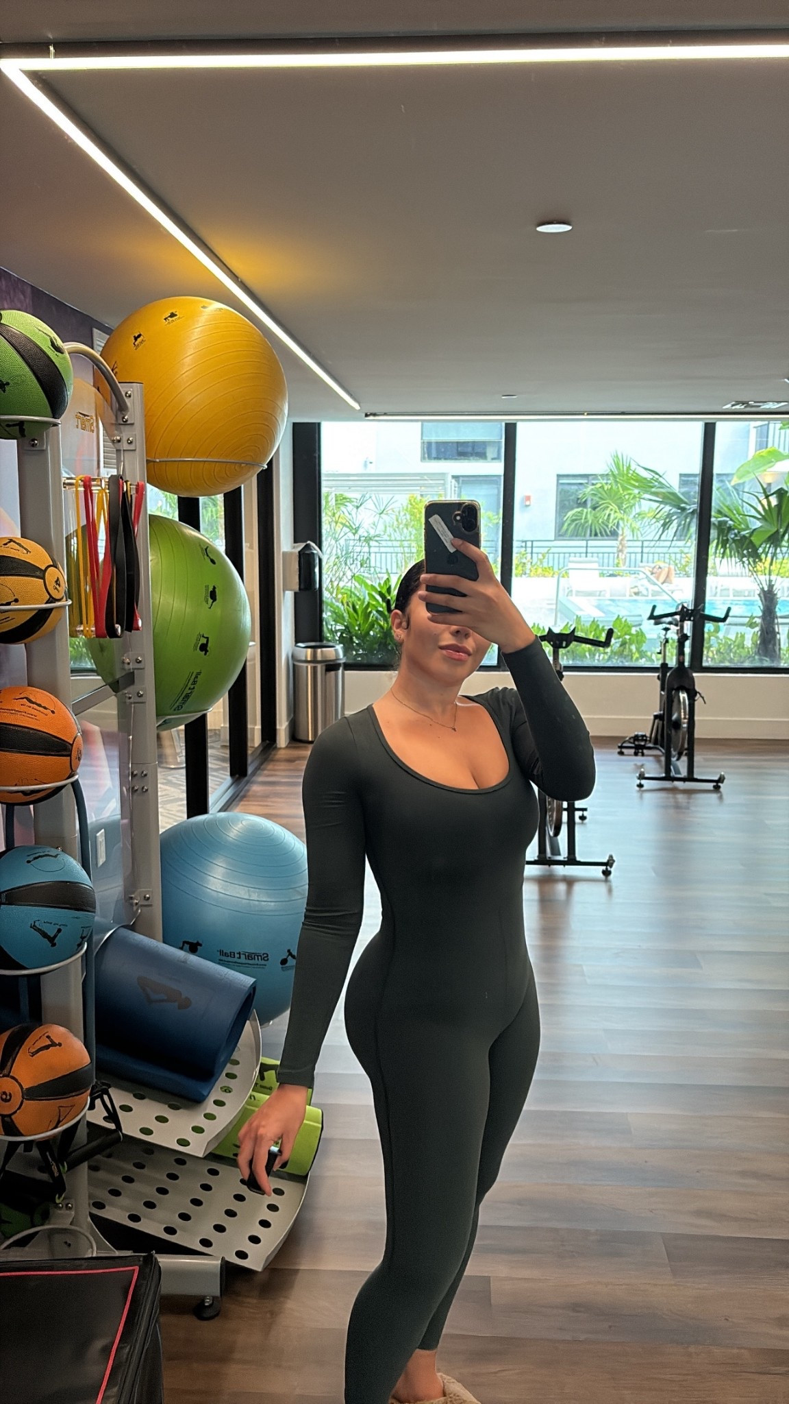 In every color! #aritzia #wilfred