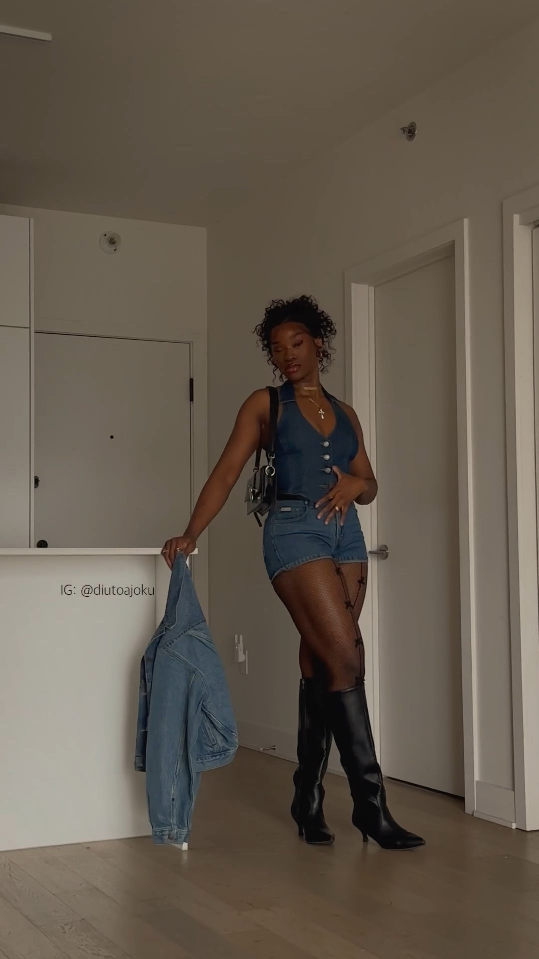 Jeans on jeans outfit for Spring
•
•
•
•
•
#jeansoutfits #jeansonjeans #jeansoutfit #springtrends #womensoutfit #womensoutfitideas #womensoutfits #outfitinspiration #classyoutfits #springseason #springoutfits 
#fashionstylingtips #ootdinspirations #stylingvideo #outfitvideo #cleanoutfit #classywoman #springoutfitideas 