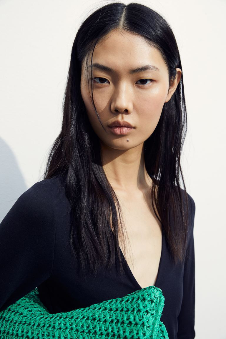 V-neck bodysuit - Black - Ladies | H&M GB | H&M (UK, MY, IN, SG, PH, TW, HK)