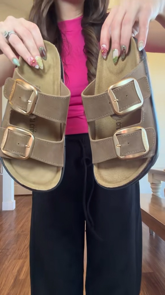 My go-to spring fit for the busy mom that wants to be comfy too 