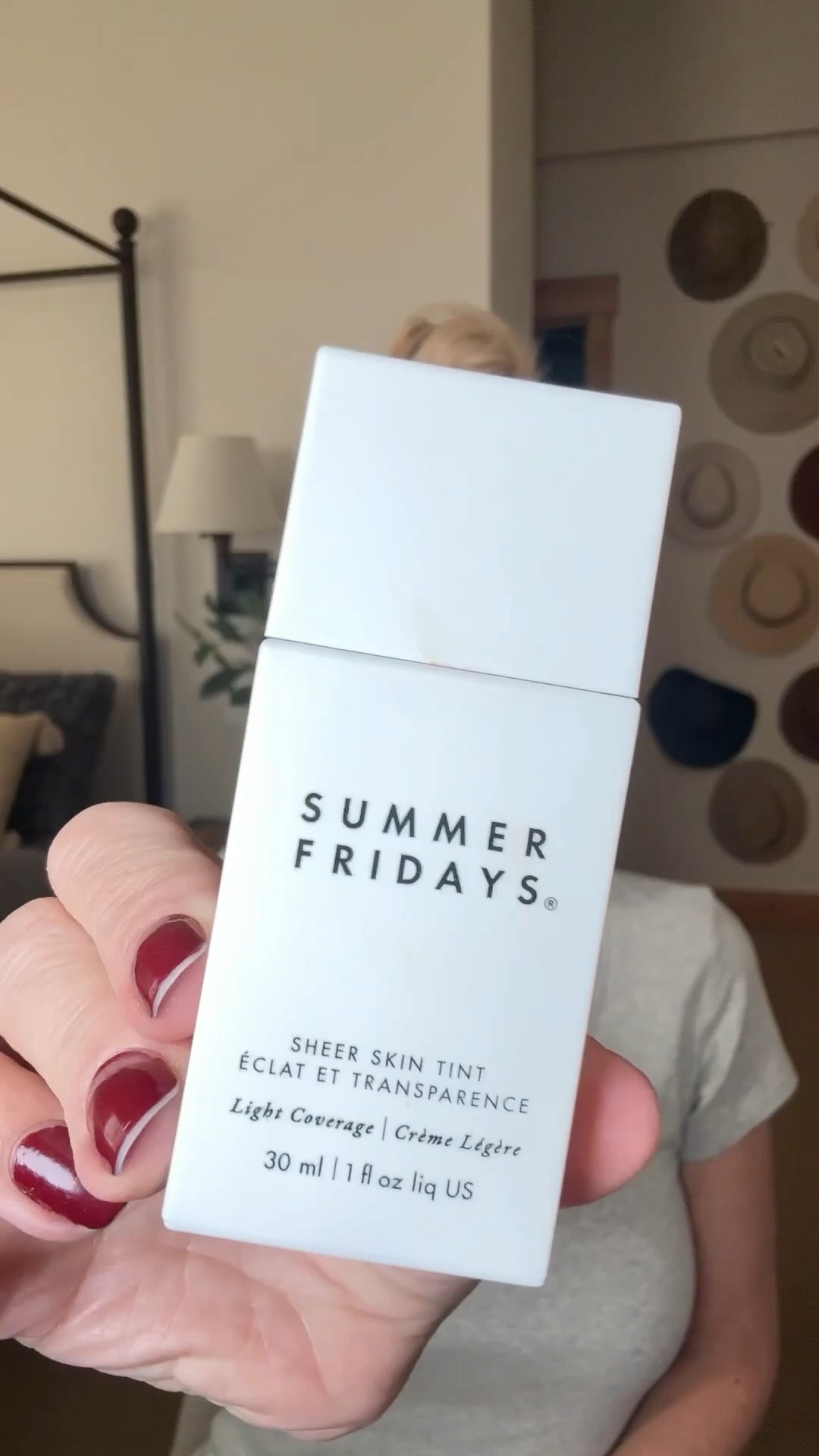 Summer Fridays Sheer Skin Tint - Gorgeous Sheer Tint!! ❤️

#makeup #skintint #makeuptips #makeupformstureskin 