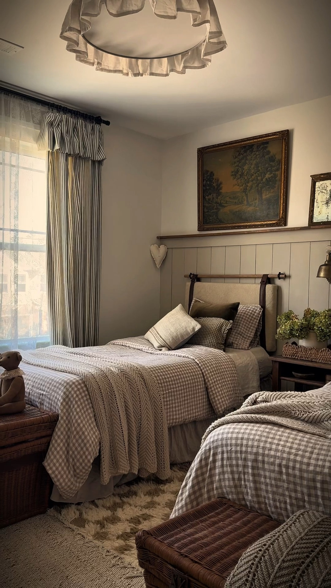 I'm thrilled to share my recent guest room upgrade with you all! Aren't these curtains stunning? I absolutely adore the classic striped design, and the bud blossom header is the cherry on top! These curtains add extra coziness to the space, and I believe they truly complete the room!
@easeeasecurtains

https://easeeasecurtains.com/?ref=aamiqnpr

#LTKHome