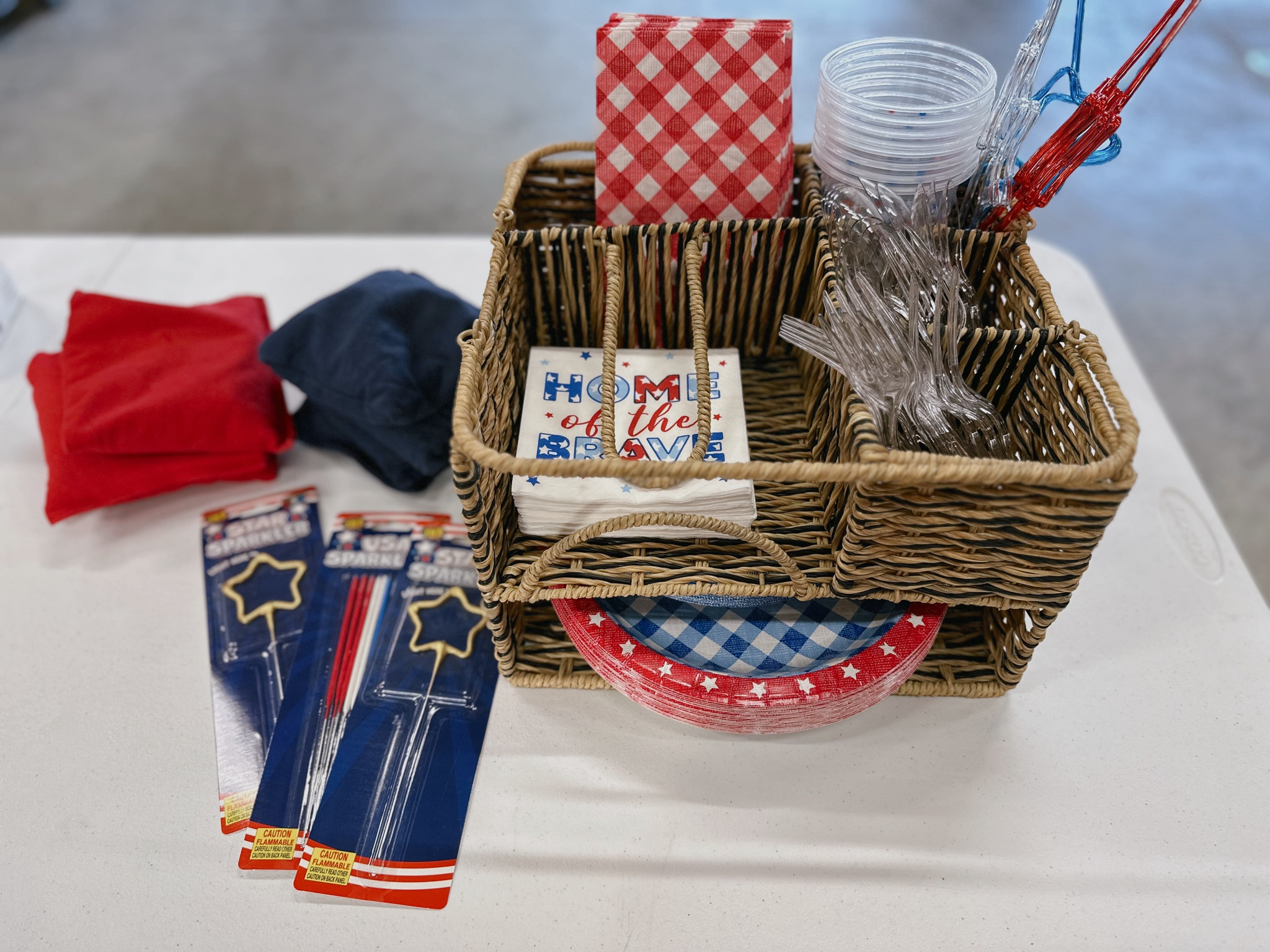 Perfect serving caddy for all events 😍✨ #walmart 

#LTKFindsUnder50 #LTKHome #LTKParties