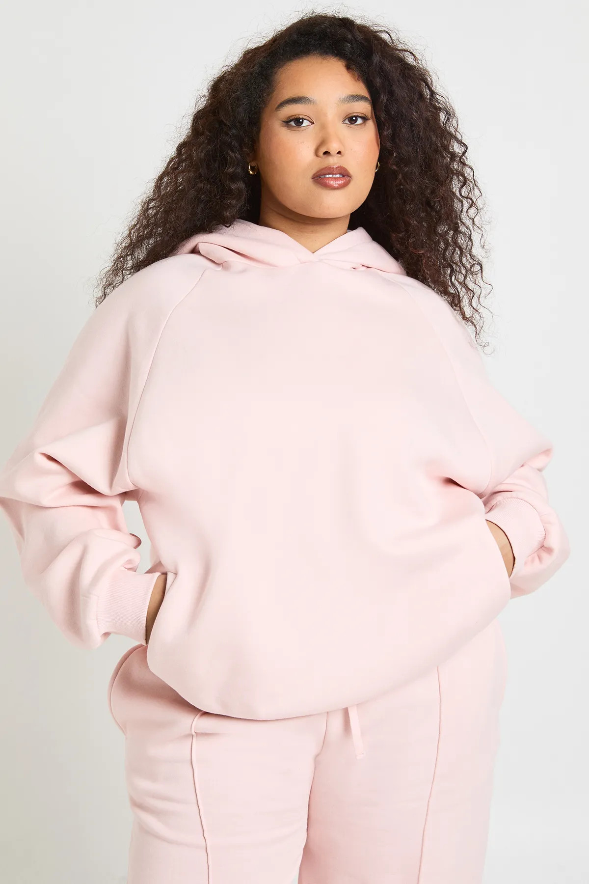 Baby Pink boohoo Plus Core Basic Raglan Seam Oversized Hoodie | PrettyLittleThing AU | Pretty Little Thing (Australia & New Zealand)