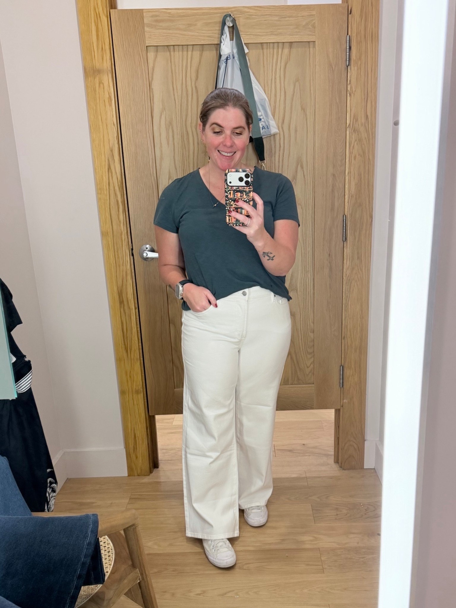 Loft Rivete Jeans 55% Off! 

These are the wide leg jeans in ivory and they are currently 55% off! The jeans runs TTS and are on sale for $42.73! 

#LTKOver40 #LTKMidsize #LTKSaleAlert
