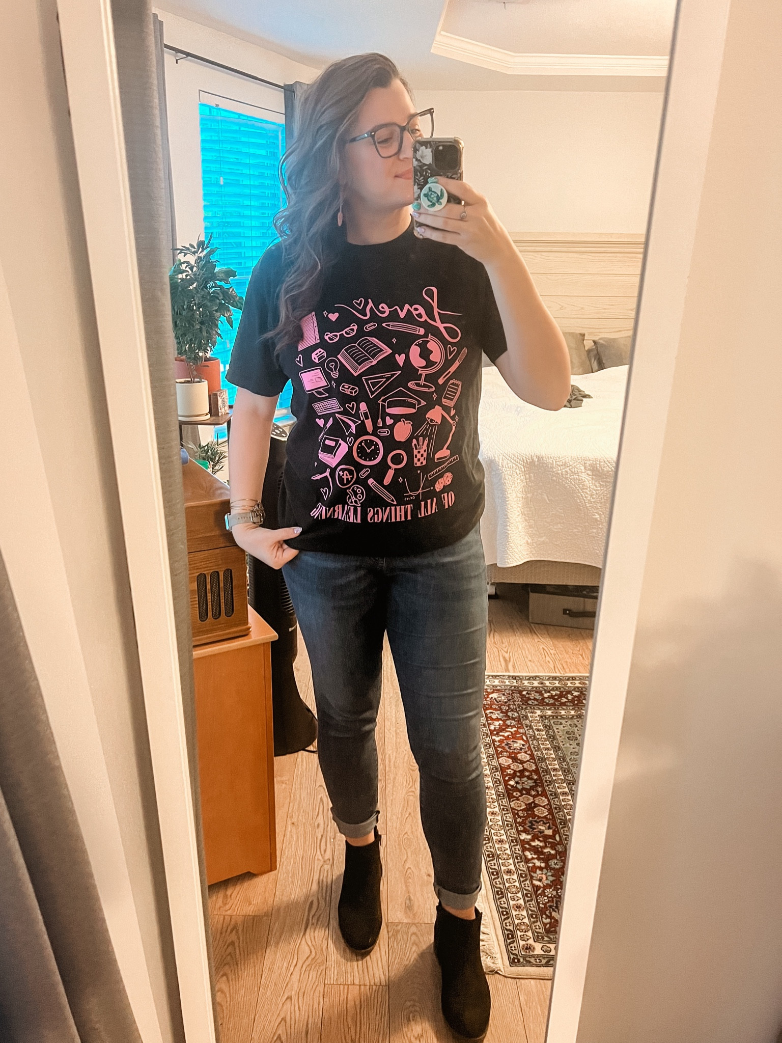 Comfy teacher tee. Teacher t-shirt. Teacher workday  

#LTKmidsize #LTKworkwear #LTKfindsunder50