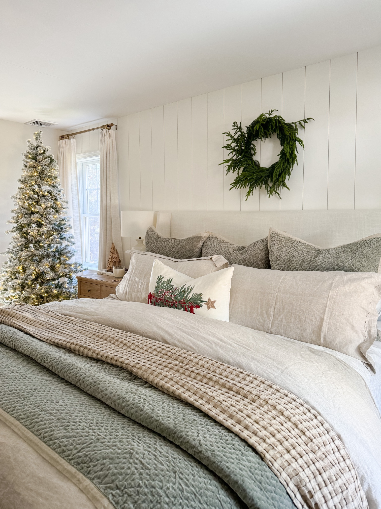 Holiday Nook Decor

Seasonal Decor  Holiday Decor  Christmas Decor  Neutral Christmas  Christmas Finds  Traditional Christmas Decor  Holiday Accents

#LTKHome #LTKHoliday #LTKSaleAlert