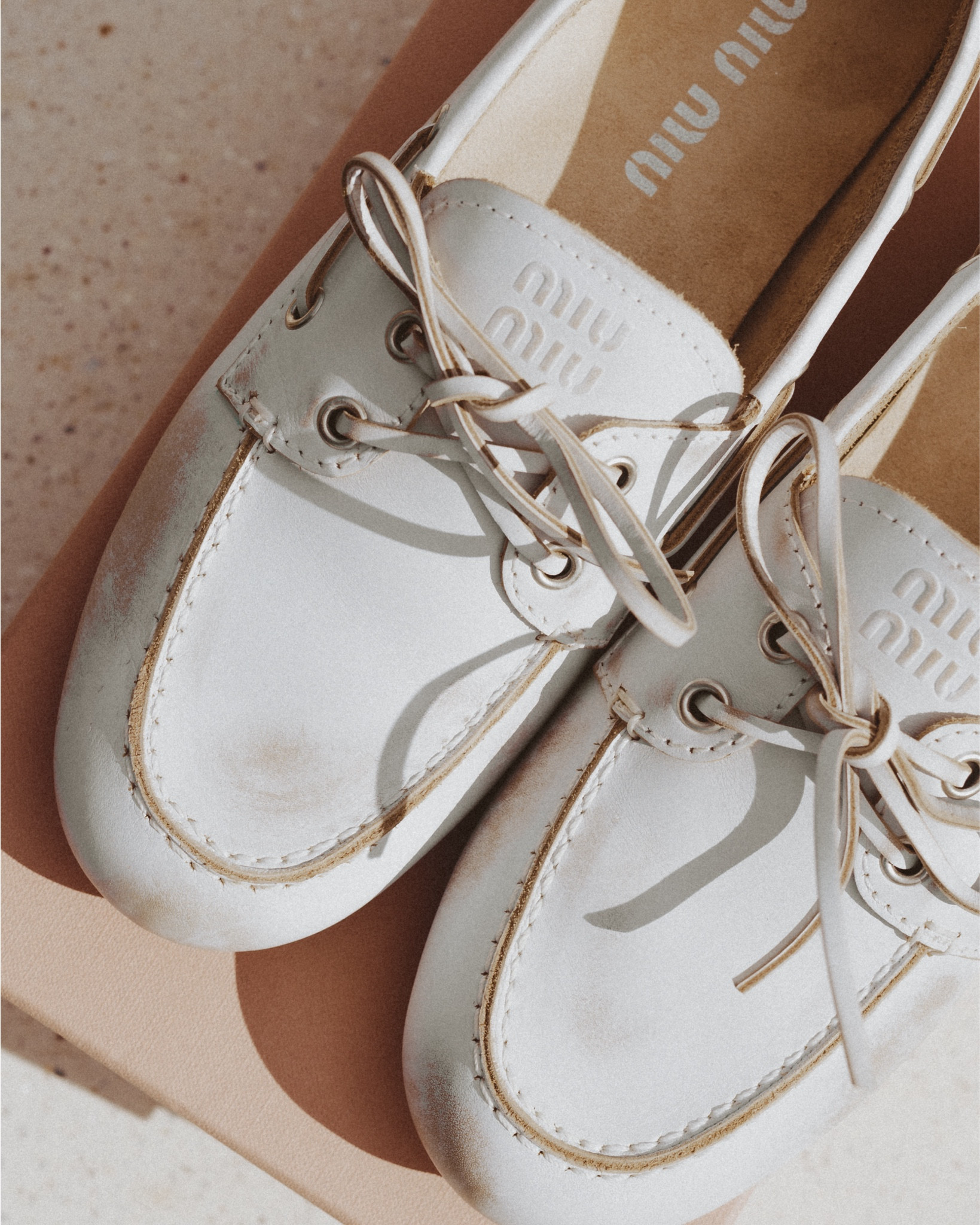 VIP【関税送料無料】希少 Miu Miu Vintage leather moccasins nm_4699536_100244_m