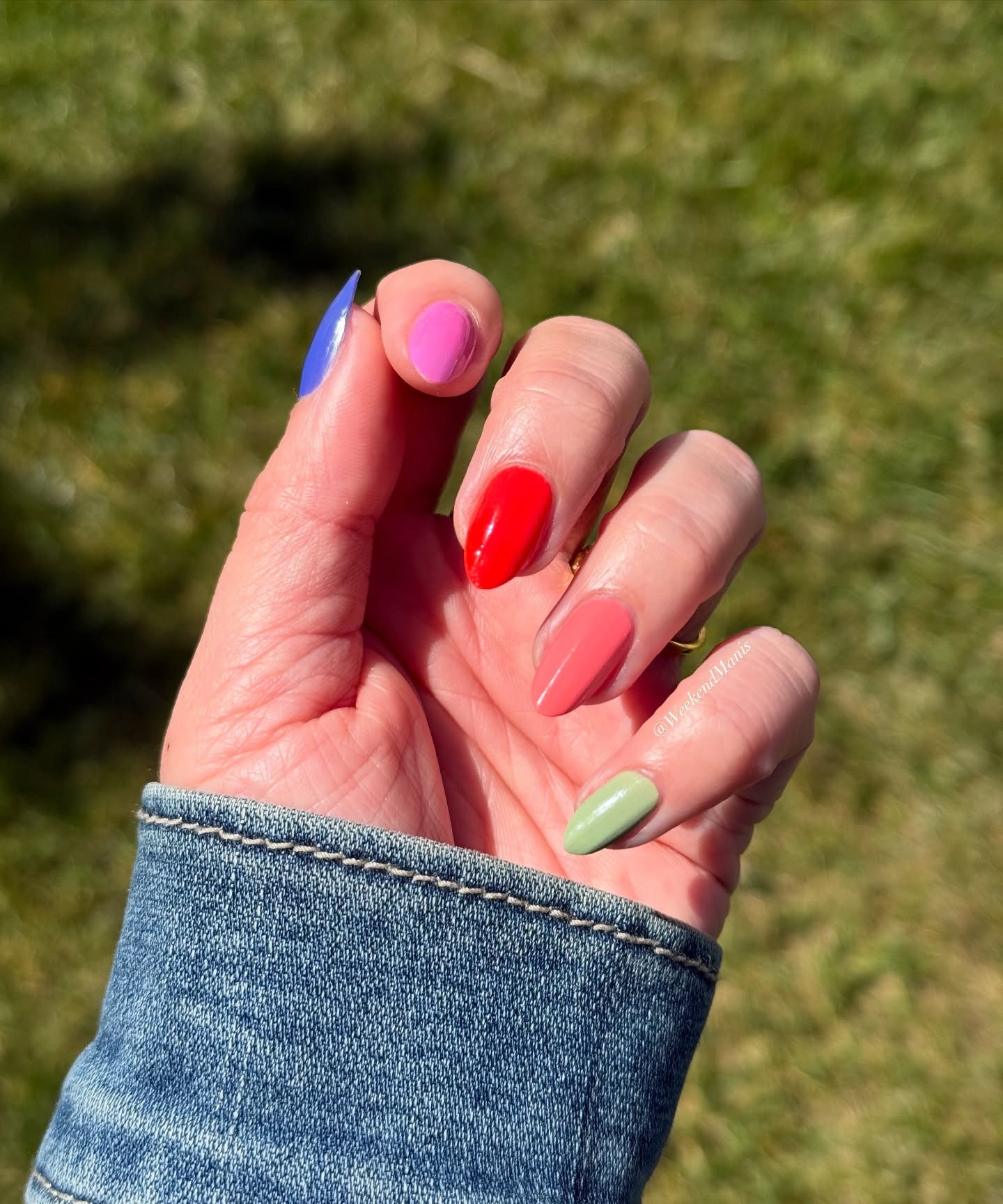 Thank you to everyone who attended last night’s @oliveandjune Hydration 101 Mani Masterclass! 🫶

Here is what we painted (from the new Spring/Summer Quick Dry collection, all in 2 coats):

Left hand:
Pinky: Meadow
Ring: Frolic
Middle: Snapdragon
Index: Petal
Thumb: Breezy

Right hand:
Pinky & Index: Puffball
Middle: Dreamy
Ring & Thumb: Supernova

Which one is your favorite - or is it something else I didn’t get to paint? 💖

Looking to save some 💸? Use CARINA20 for 20% off first Olive and June Systems. Link in bio ♥️ I am so grateful whenever you shop through my link!

#oliveandjune #oliveandjunepartner #oliveyourmani #theinstantmani #pressonnails #ojnails #perfectnails #diymanicure #💅byPoppy #olivemymani #WeekendManis #quickdry #springnails #summernails #naturalnails #cuticlecare #oliveandjuneclouds #oliveandjunesilky #oliveandjunesupernova #oliveandjunesunlit #oliveandjunefrolic #oliveandjunesnapdragon #oliveandjunepuffball #oliveandjunedreamy #oliveandjunepetal #oliveandjunemeadow #oliveandjunemist #oliveandjunebreezy

#LTKFindsUnder50 #LTKselfcare #LTKBeauty