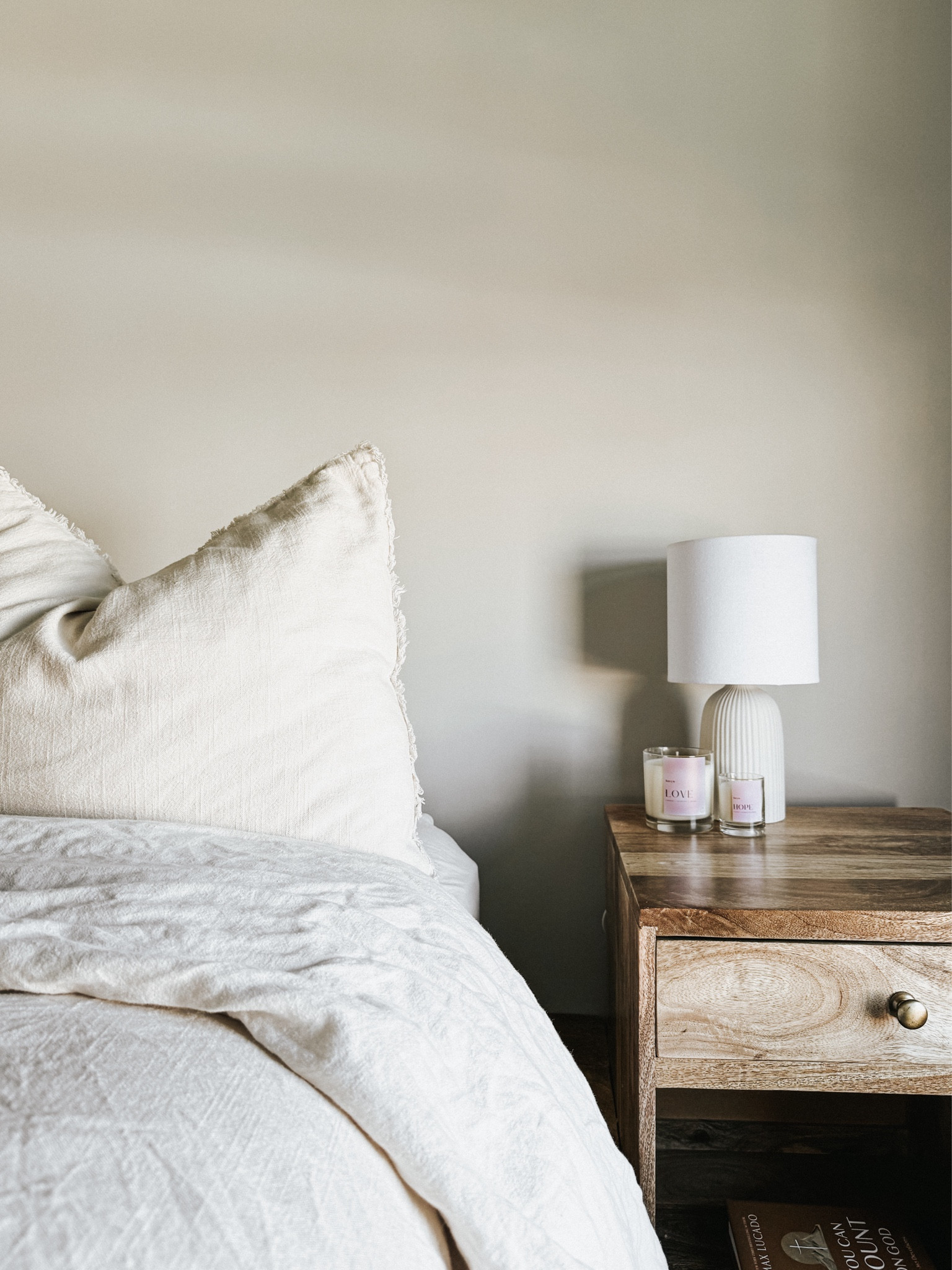 #AD | all the romantic vibes in the bedroom for Valentine's Day with these candles from @havynstudio ♥️

i love both of these scents so much! trav's favorite is the hope scent 🥰



#havynstudio #valentinesdaygifts #valentinesdaydecor #scentedcandles #candles #homefragrance #ltkhome #liketkit #ltkseasonal
