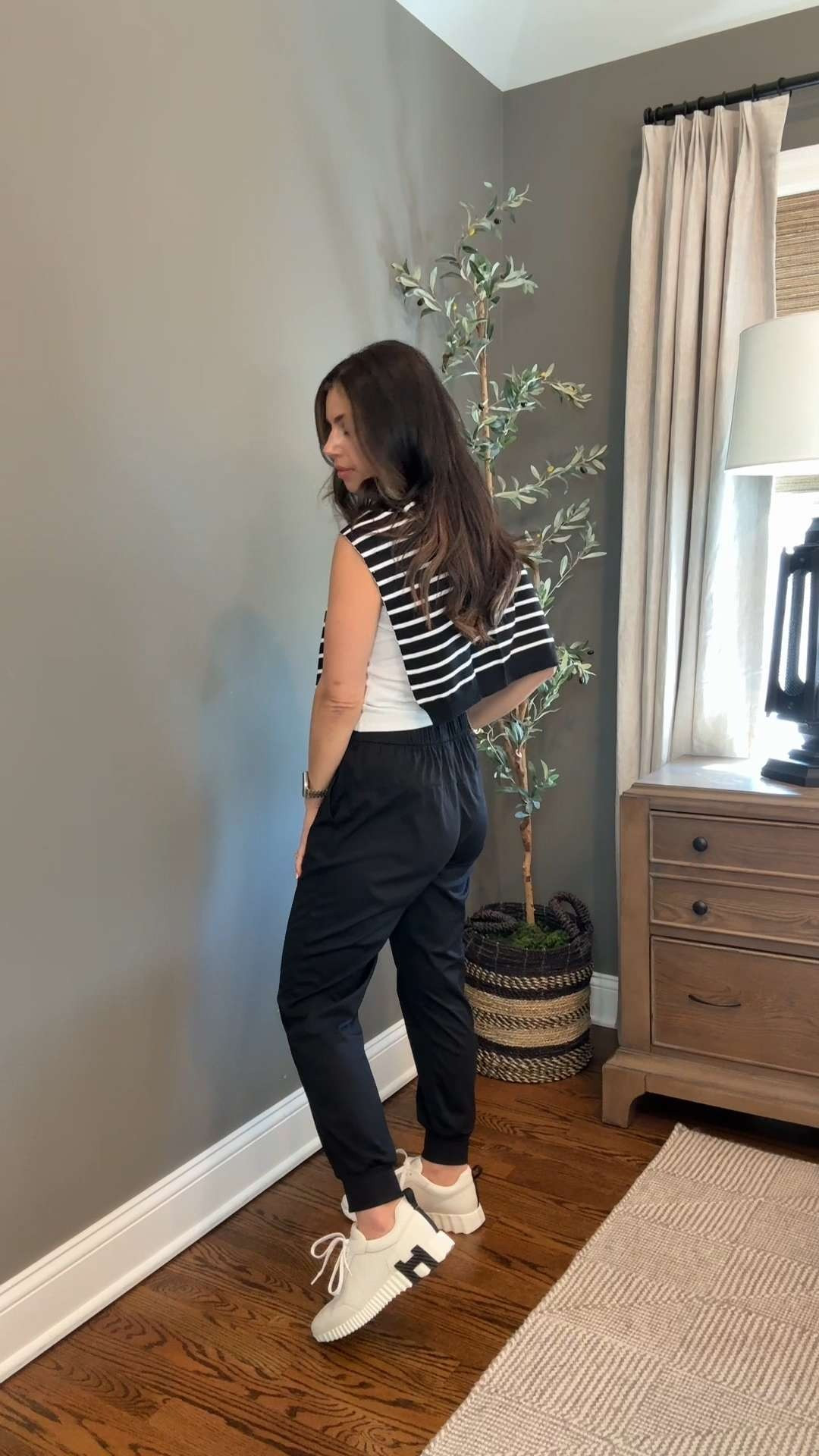 I will forever be an is it comfy girlie 💁🏻‍♀️and these leggings pass the test- legging material that’s comfy but jogger style. Such a win! 

Comfy, fashion, joggers, spring outfit ideas, mom fashion, comfy  

 #LTKootd #LTKActive