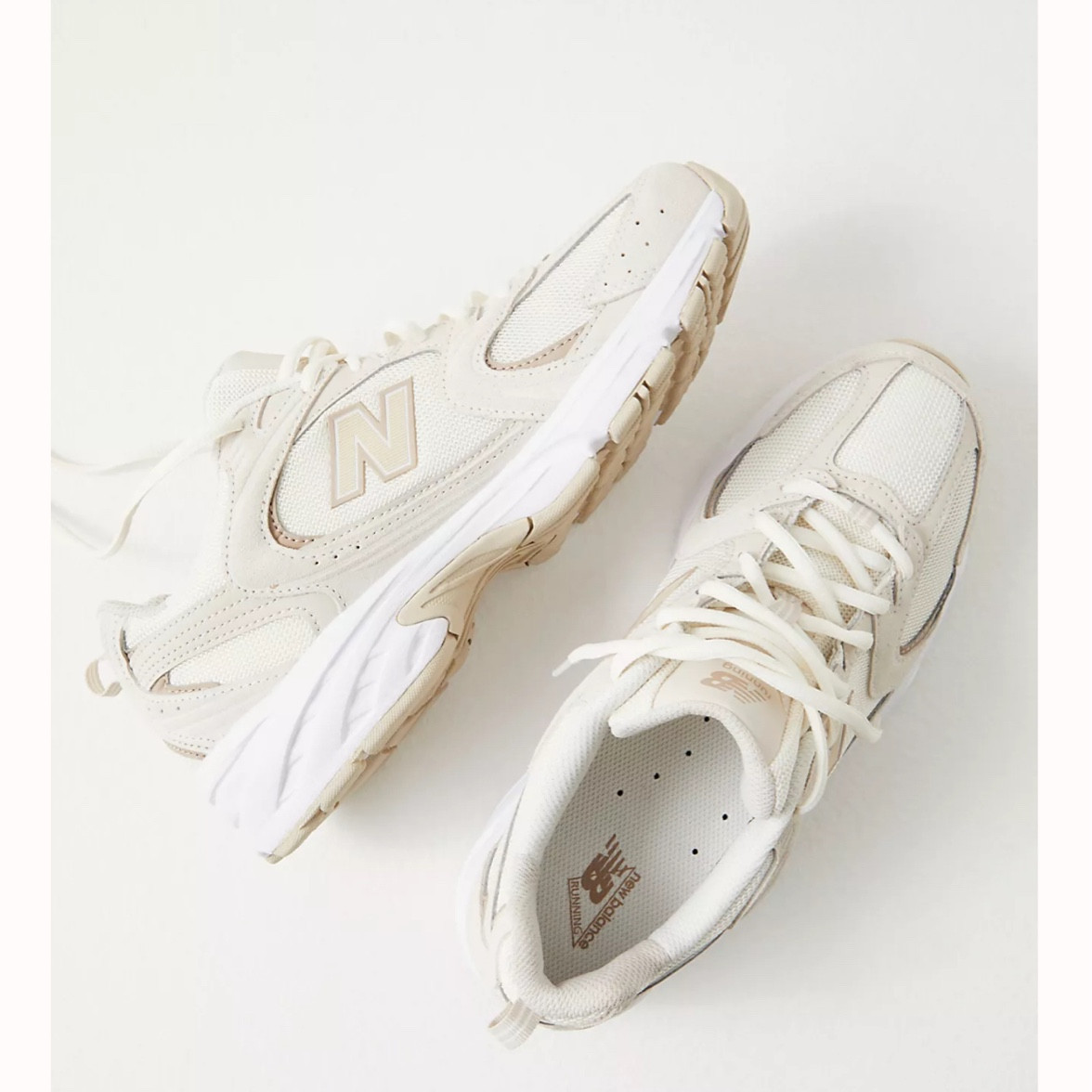 New Balance Nude sneakers
530 sea salt/ moonbeam
Women’s sneakers


#LTKU #LTKGiftGuide #LTKshoecrush