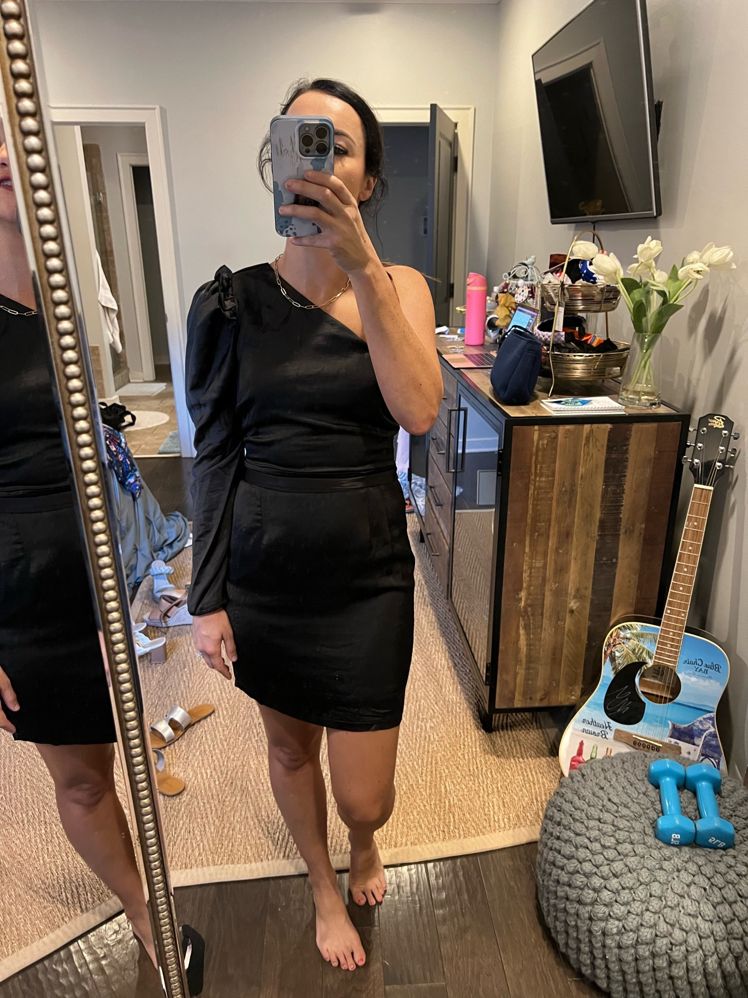 Fall outfits // This one shoulder black mini dress is the perfect dress for a night out🖤 So simple and classic! LBD 🤩

#LTKSeasonal #LTKstyletip #LTKCon