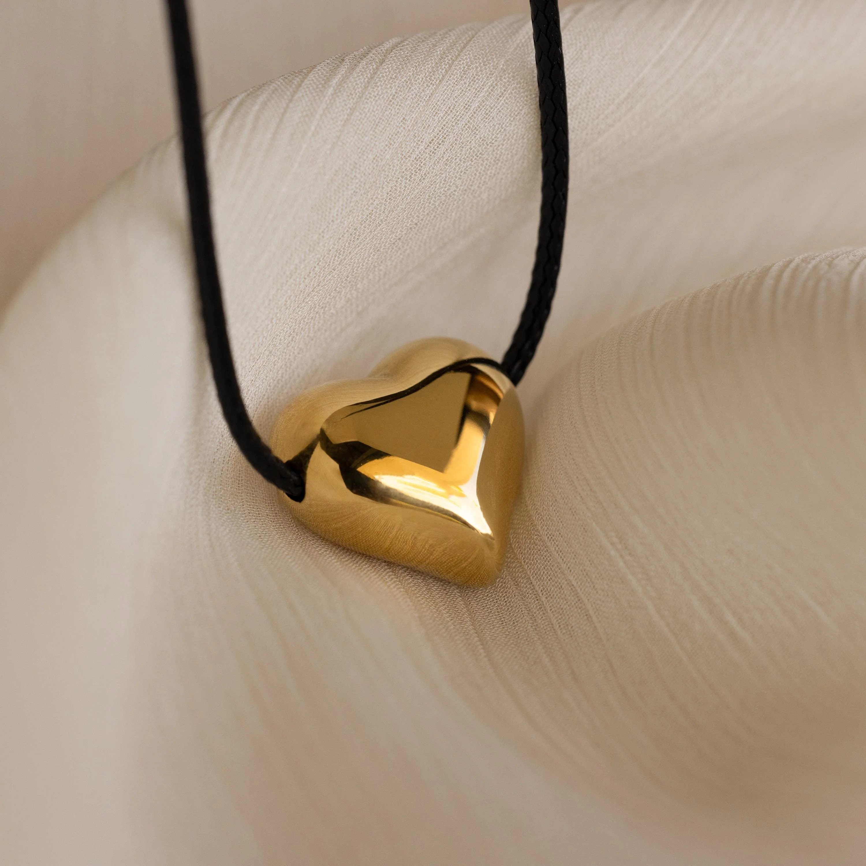 Chunky Puff Heart Necklace | Caitlyn Minimalist