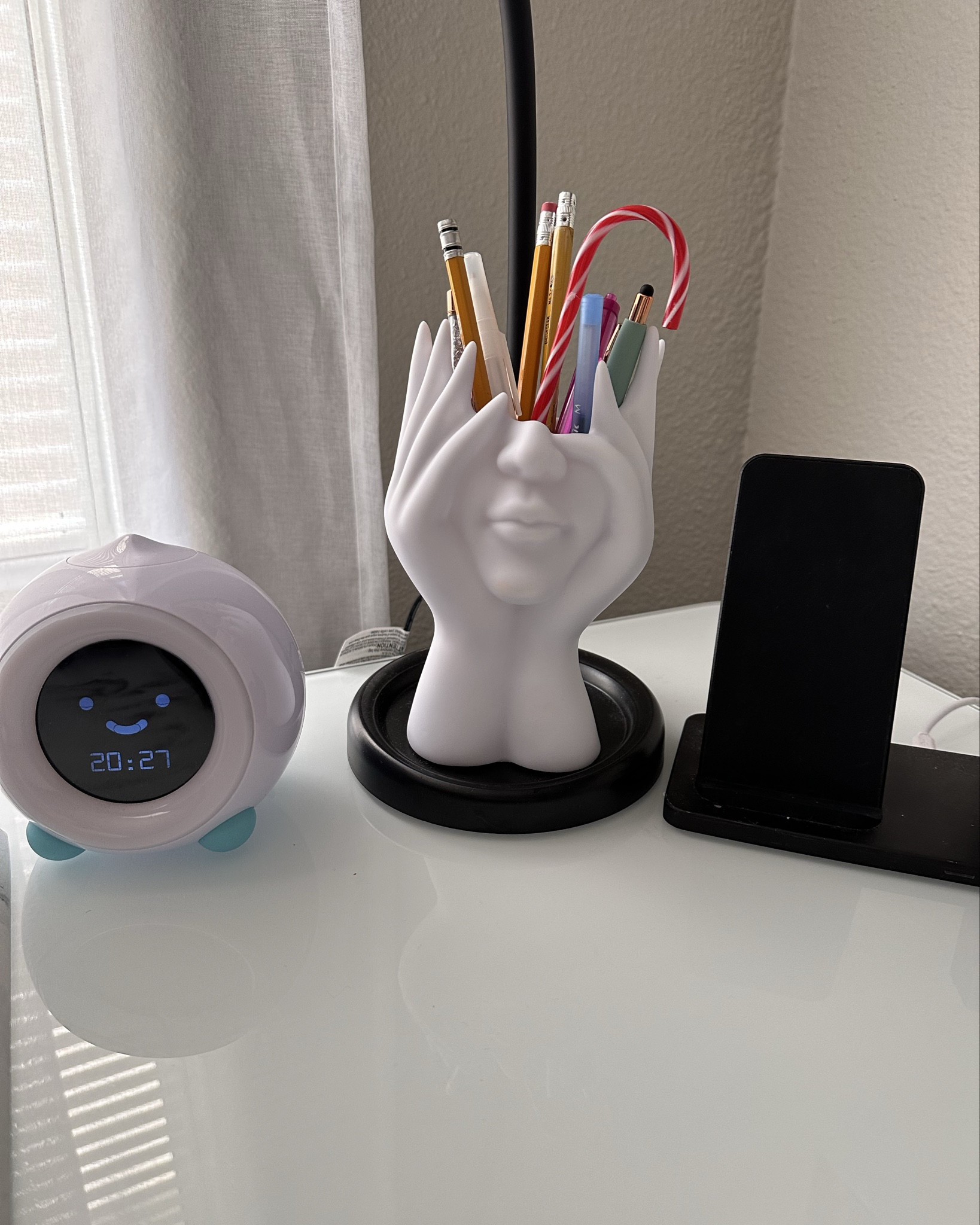 Found this Hand Sculpture Makeup Brush Holder but decided to use for my work desk. And it looks very cute

#LTKU