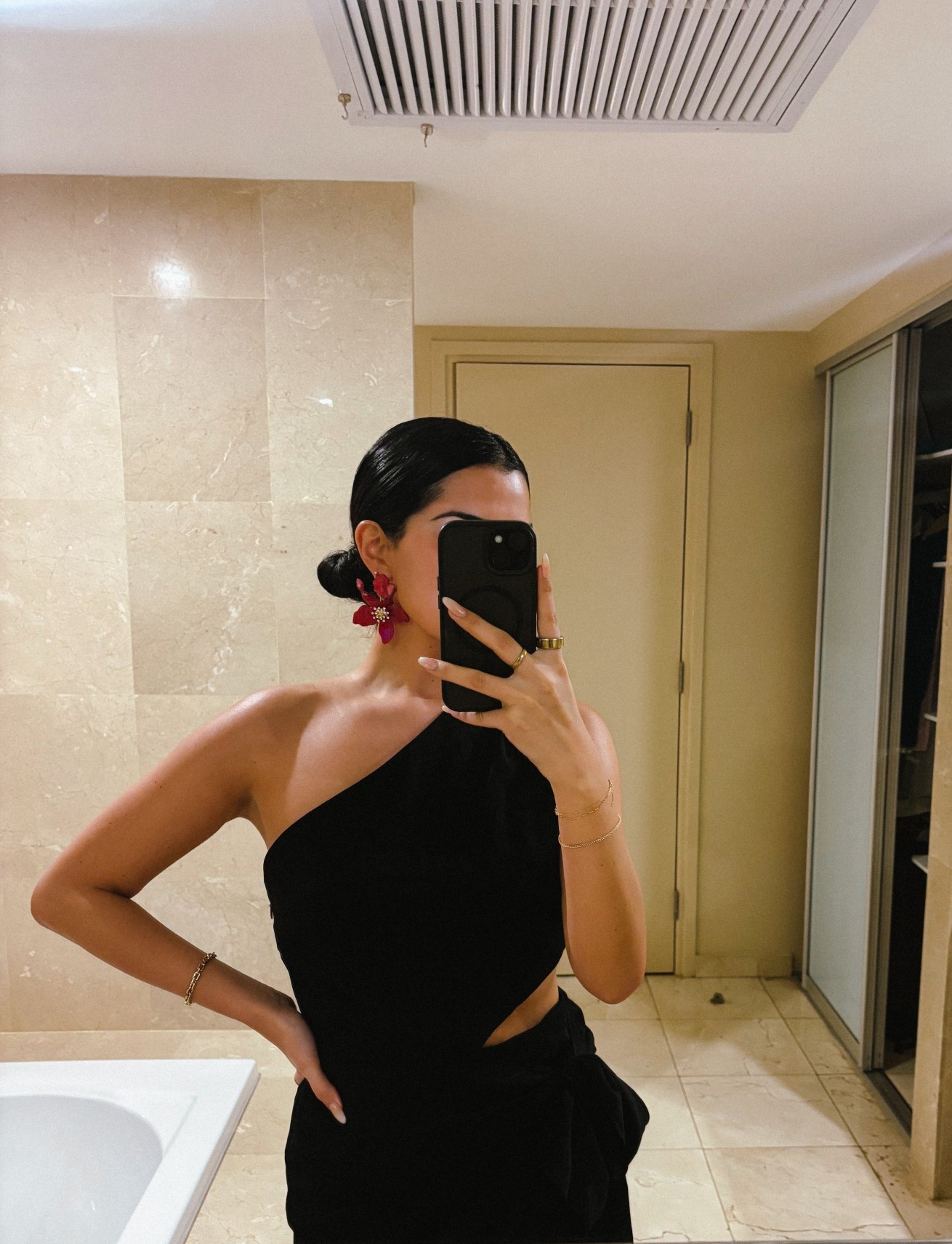 One thing about me:
I love a bun and a statement earring.

Under $10 and 15+ colors ! 

Amazon Earrings
Amazon Finds
Revolve 
Vacation Fit
Aruba Fits 
Revolve Dress 
Sleek Bun 
Amazon Hair 
Amazon Beauty

#LTKootd #LTKTravel #LTKgrwm