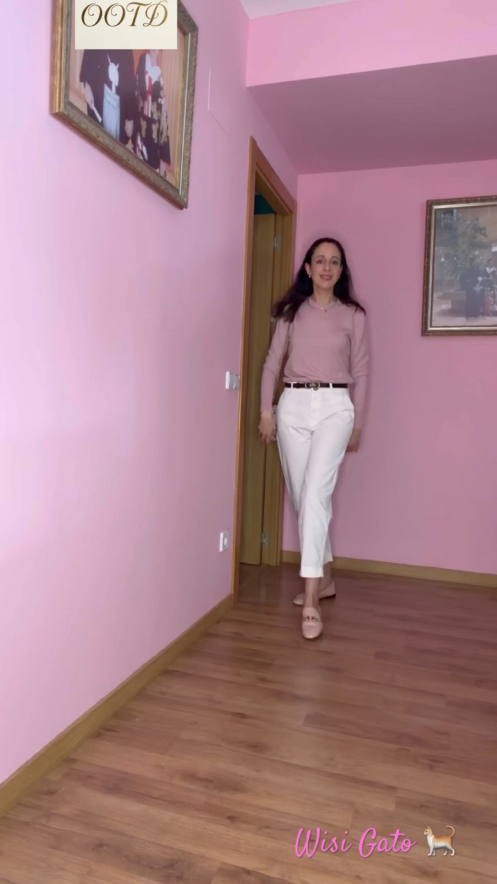 Outfit

• Jersey: Uniqlo

• Pantalón: Zara
• Cinturón: Massimo Dutti
• Bolso: Pinko

• Zapatos: Tory Burch

• Pendientes: Luxenter

• Labial: Haus Labs Lip Oil Tint

• Manicura: Chanel Le vernis. 387 Performer

#outfit #ootd #pinkoutfit
#zara #massimodutti

#LTKshoes #LTKeurope #LTKespana