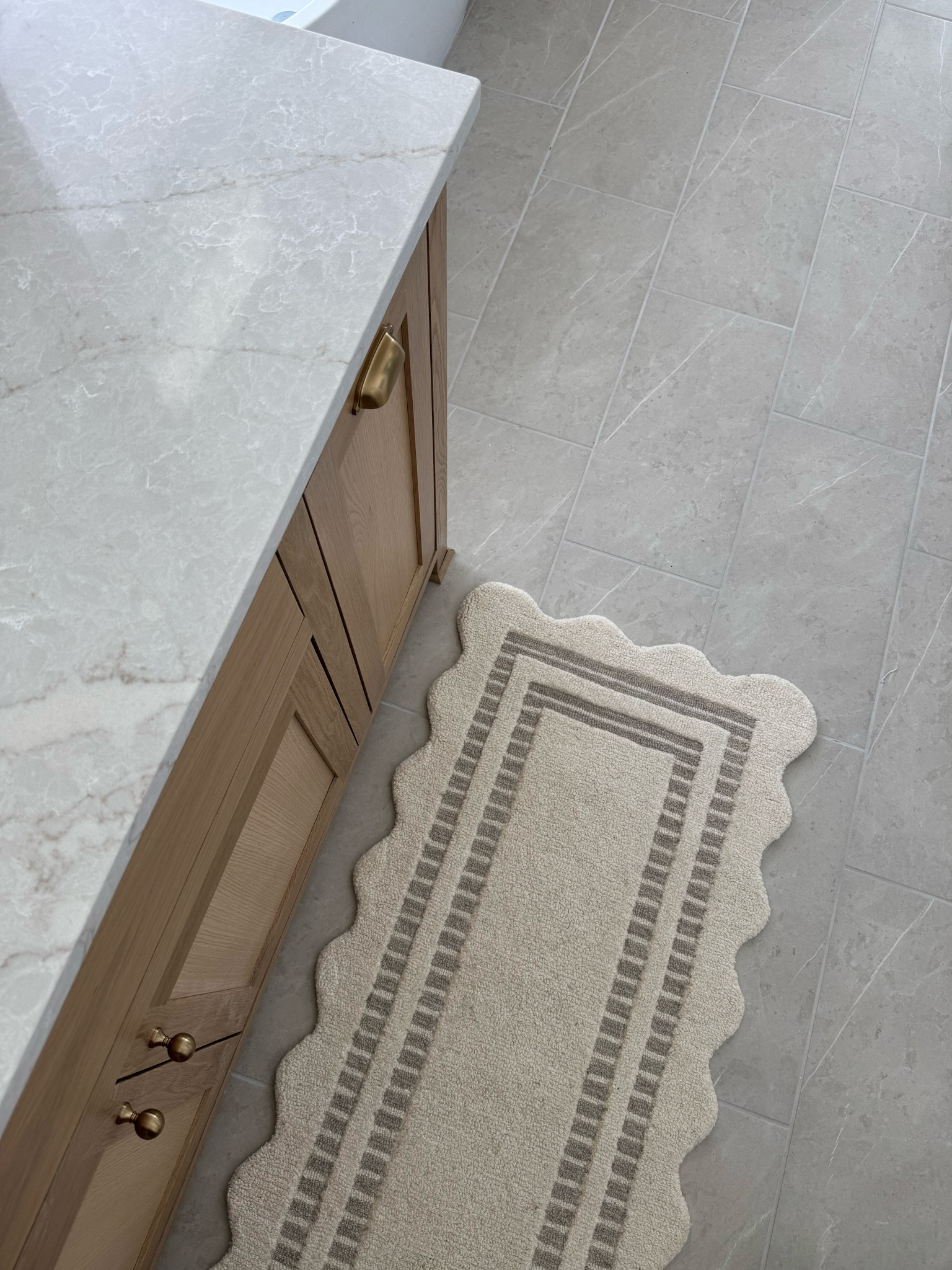 This runner deserves a spot on the feed! I love the colors and scalloped details.

#LTKHome