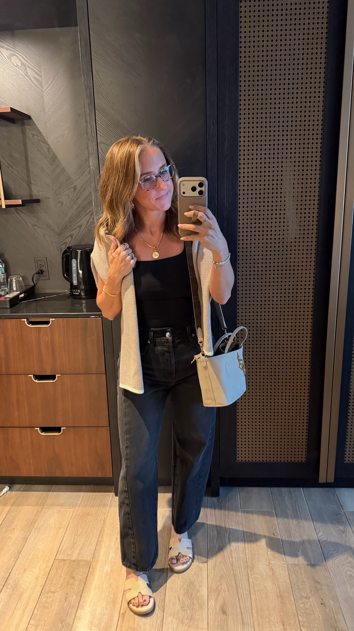 Obsessed with these barrel jeans from @Madewell 😍 perfect for date night!!

OOTD | Jeans | Cardigan | Date Night

Come Stay Awhile, Amanda Vernaci

#LTKPetite #LTKootd