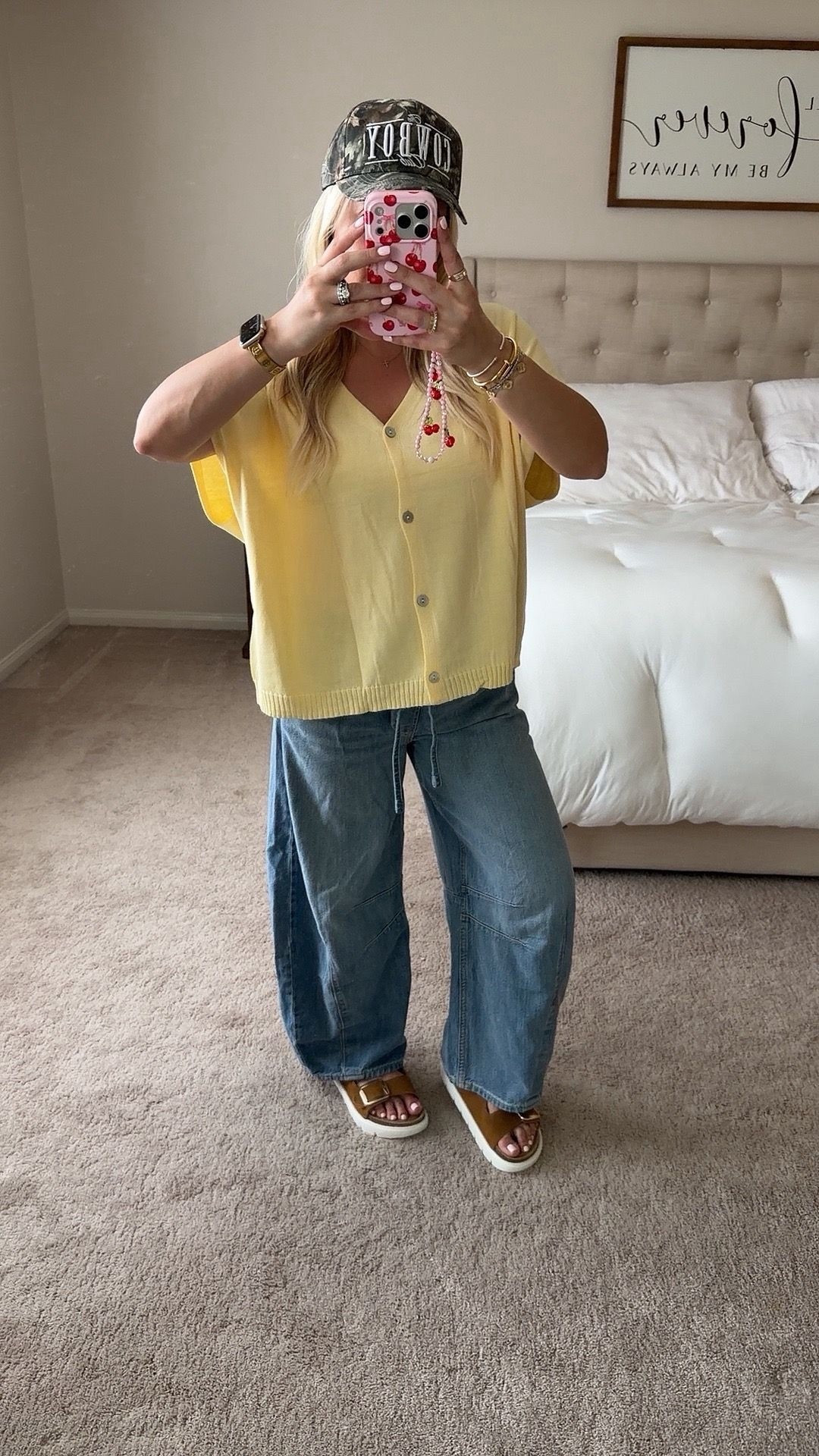 Spring outfit 
Small top
Xs jeans 
Sandals tts