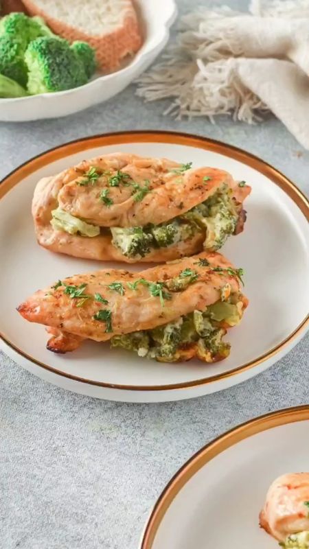Looking for a new and exciting way to enjoy chicken breasts? Look no further than this brocolli cheddar stuffed chicken recipe!

Get the full recipe:
- https://foodpluswords.com/brocolli-cheddar-stuffed-chicken/
-  OR search “Food Plus Words Brocolli Cheddar Stuffed Chicken” on Google

#LTKFitness #LTKFind #LTKunder100