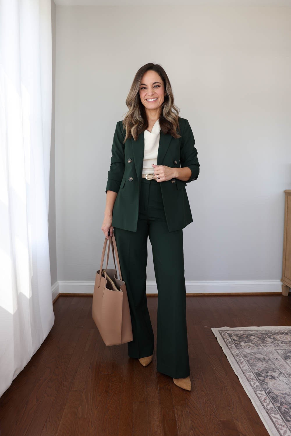 One week of outfits for work! 

Monday

Pants (Ann Taylor): petite 00 - 30” inseam, I’m wearing a 3” heel and they’re still long on me 
Top (Quince): xs 
Blazer (Ann Taylor): petite 00 (sleeves are a little long)

#LTKPetite #LTKWorkwear