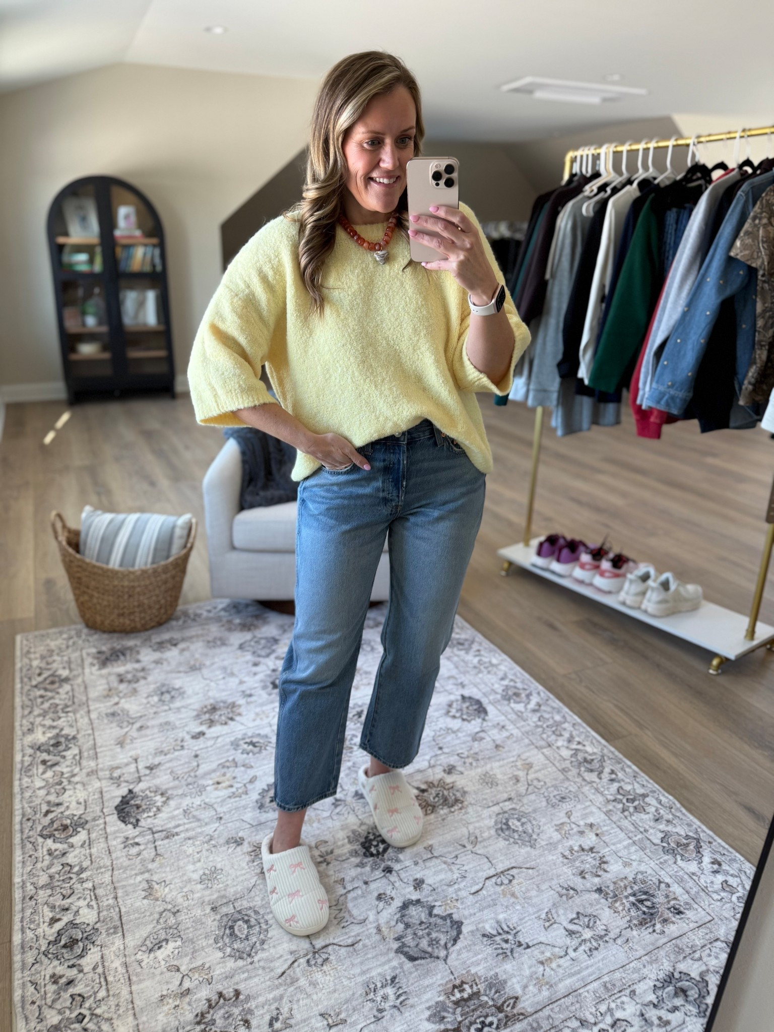 If this top doesn’t scream spring, I don’t k ow what does 🌼