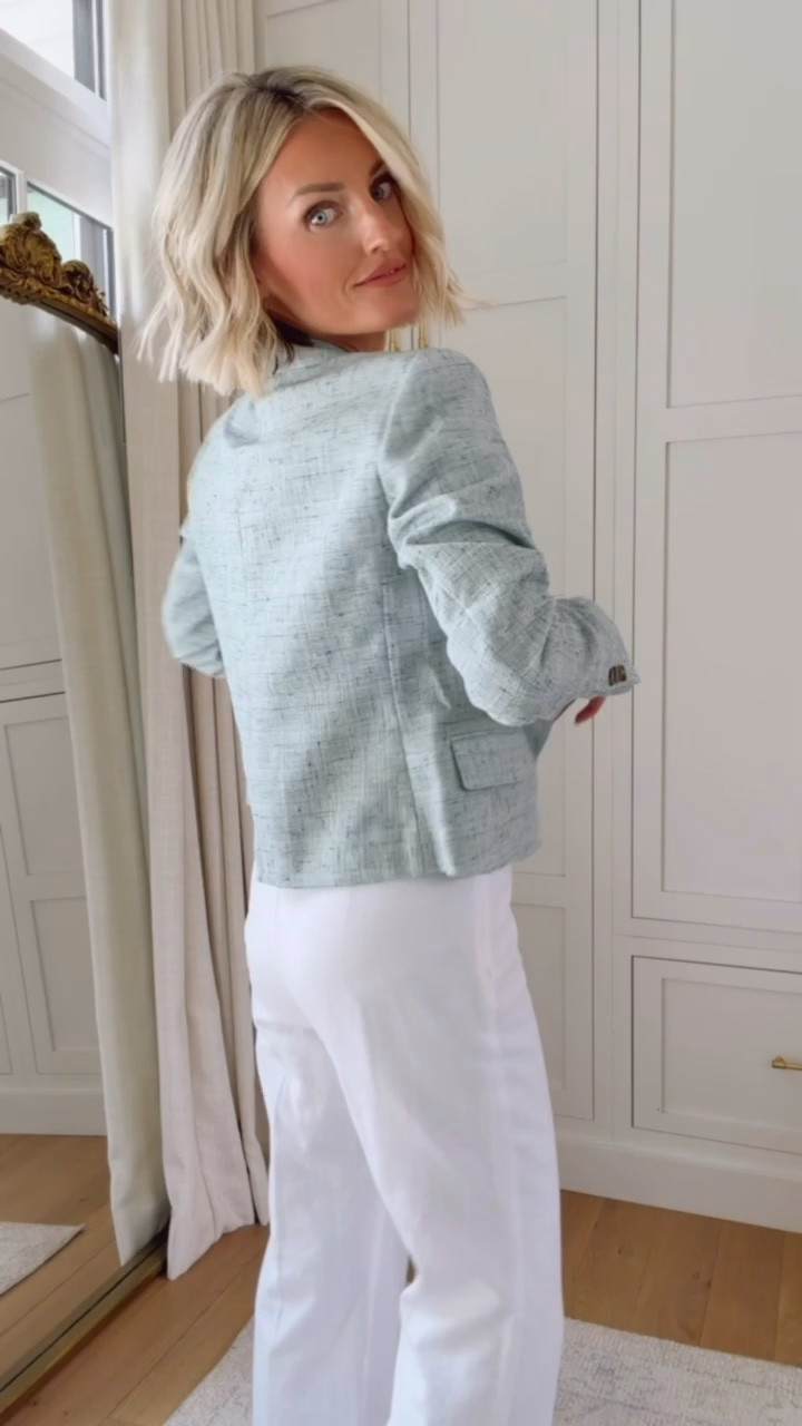 If you’re looking for a summer workwear blazer, this one is a great option on sale! I love the color! Wearing size 0.

Loverly Grey, Ann Taylor, women’s blazer, summer workwear, summer office outfit, summer work outfit, sale alert

#LTKootd #LTKSaleAlert #LTKWorkwear