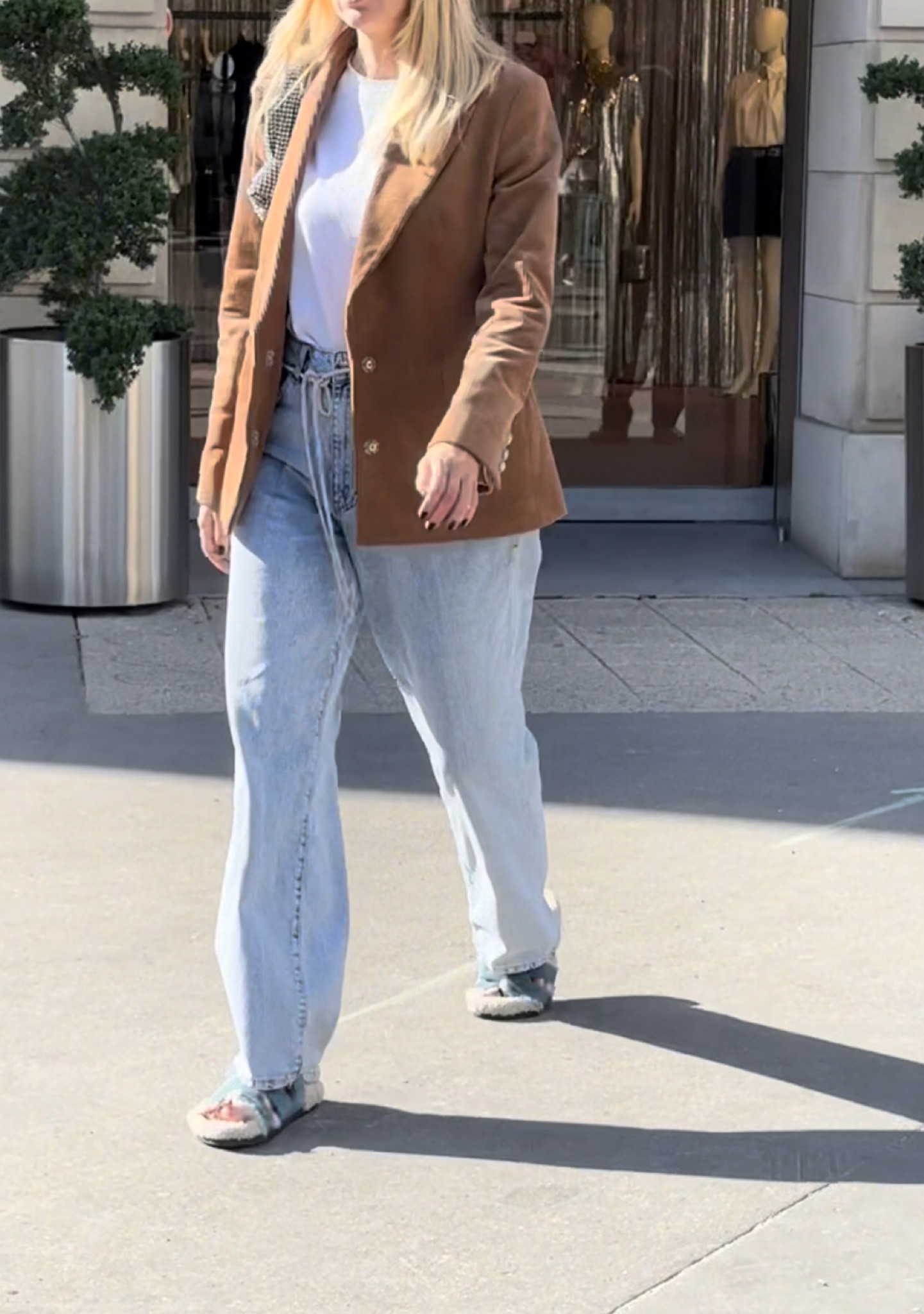 Brown blazer look in Paris

#LTKstyletip #LTKmidsize #LTKHolidaySale