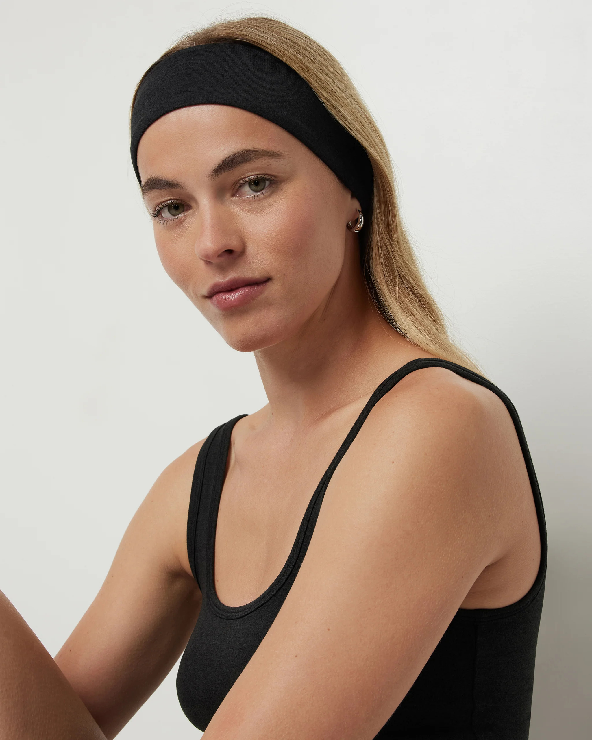 Halo Headband | Black Heather Performance Headband | Vuori | Vuori Clothing (US & Canada)