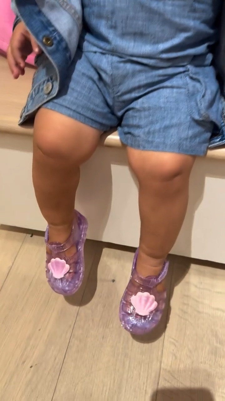 your baby’s first denim 🧸🥹 After pointing at everything in sight, didn’t expect her to choose the matching hat & jelly shoes 🐚💙 @gap 

#denimondenim #toddleroutfit #babygirl

#LTKmomlife #LTKSaleAlert #LTKBaby