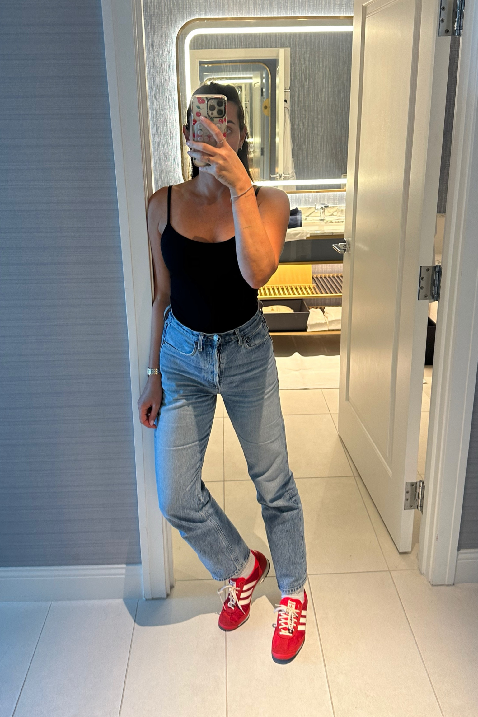 travel look
Size small tank 
Size 25 denim 
Sneaked run TTS

#LTKStyleTip #LTKTravel