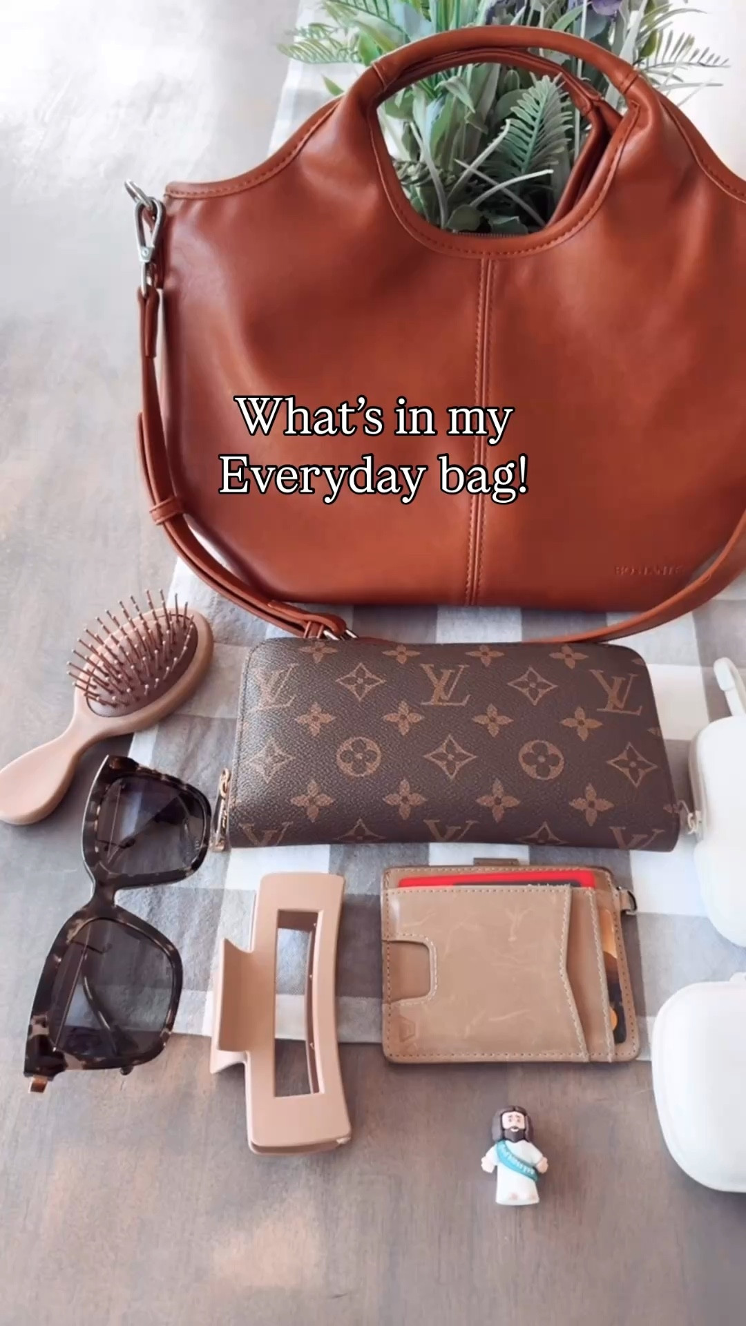 What’s in my bag! This began leather bag from Amazon Holds a ton! Currently 25% off 


#LTKgrwm #LTKmomlife #LTKootd