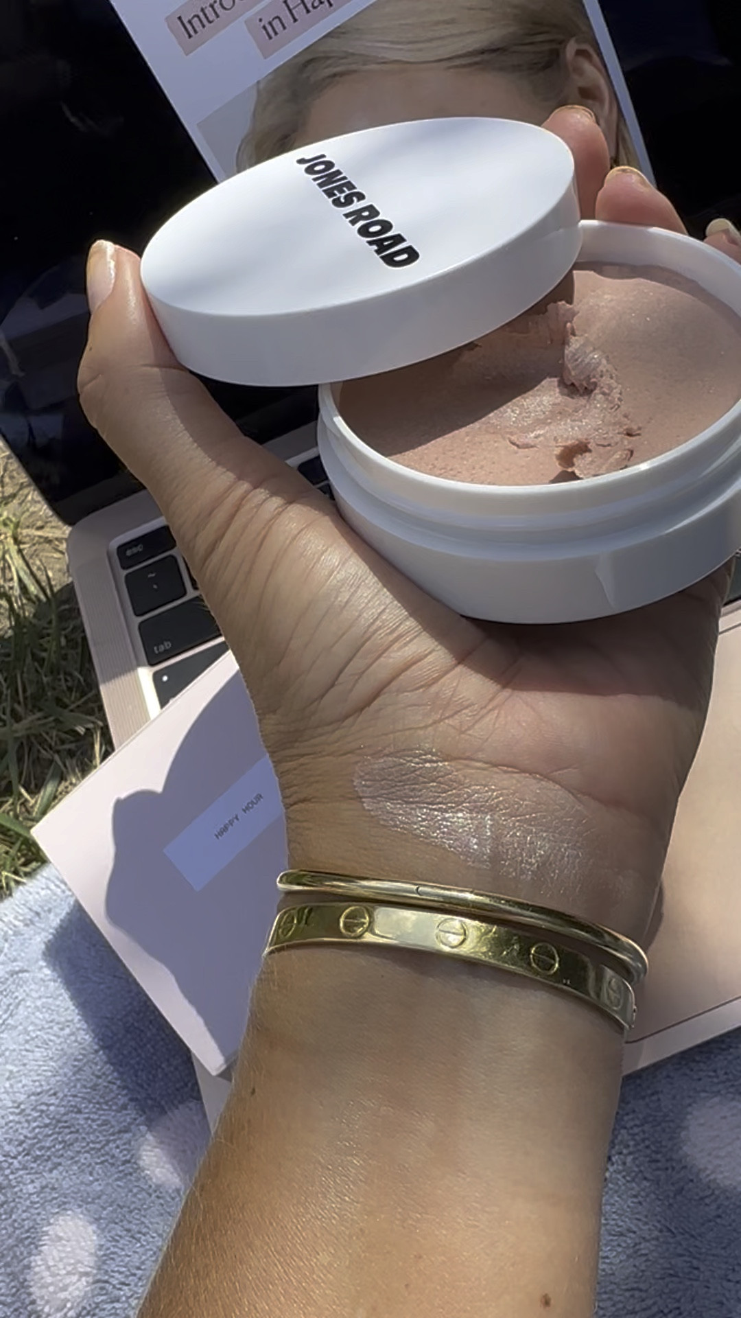 A sunlit swatch of the new Jones Road Miracle Balm in Happy Hour…a luminous pink champagne that is stunning on the high points of the cheeks or on top of blush 💕⚡️

#LTKfindsunder50 #LTKbeauty #LTKGiftGuide