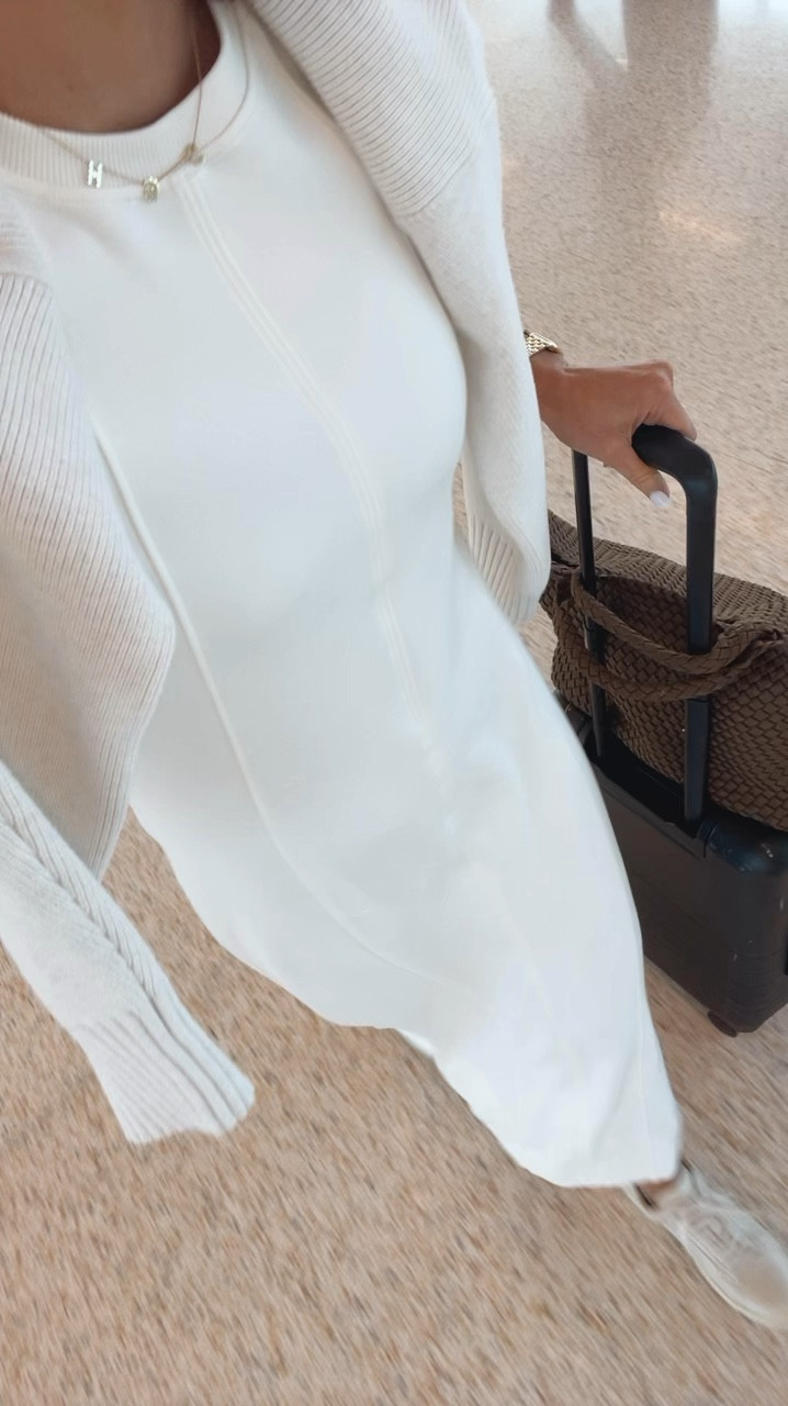 Airport outfit idea. I'm 5'7 for reference and wearing size smalll