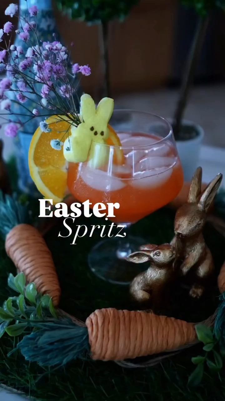 Easter Spritz 💐🥂🍊

This Easter Spritz cocktail is the perfect addition to Easter Brunch!

Recipe:
4oz prosecco 
3oz Aperol 
3oz Orange juice 

Garnish with orange slice, peep and flowers! 

#easter #easterbrunch #cocktails #aperolspritz