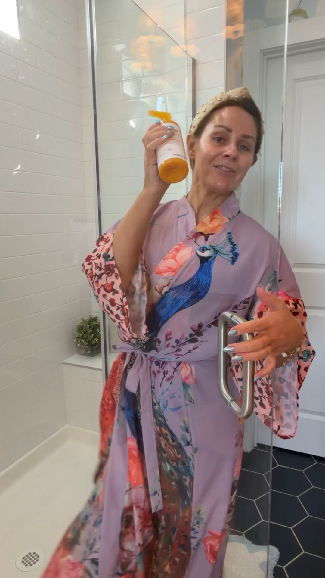 I was NOT ready for these results 😳✨ I tried this turmeric peel thinking “we’ll see…” and wow — brighter, smoother, glowier skin in minutes. If your skin has been looking dull or tired, this is your sign to try something new.