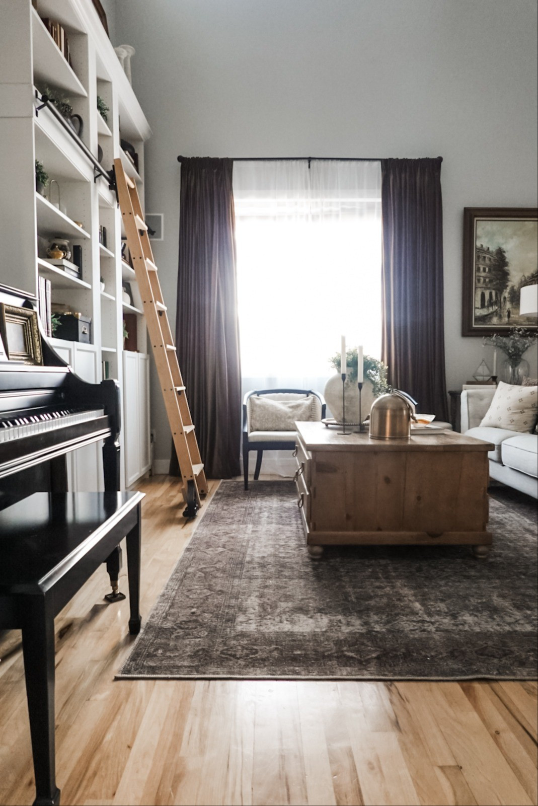 Making a big room room feel cozy was my goal for this space. 😍

