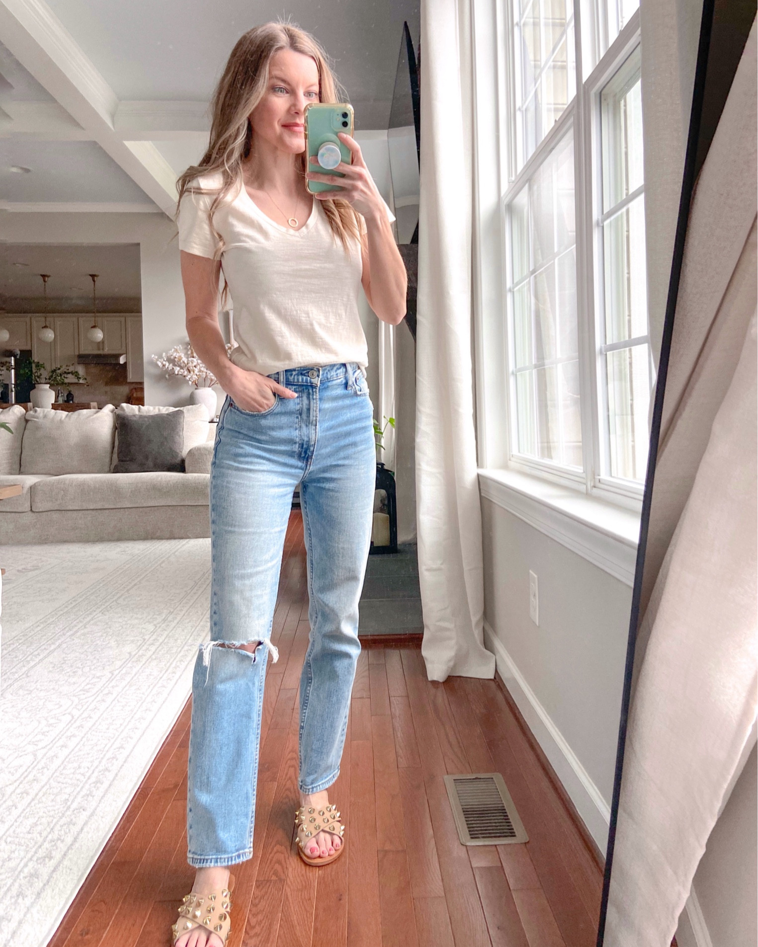 Quintessential t-shirt and jeans outfit 🤩
Target cream color t-shirt
Spring outfits
Spring style

#LTKover40 #LTKxTarget #LTKfindsunder50
