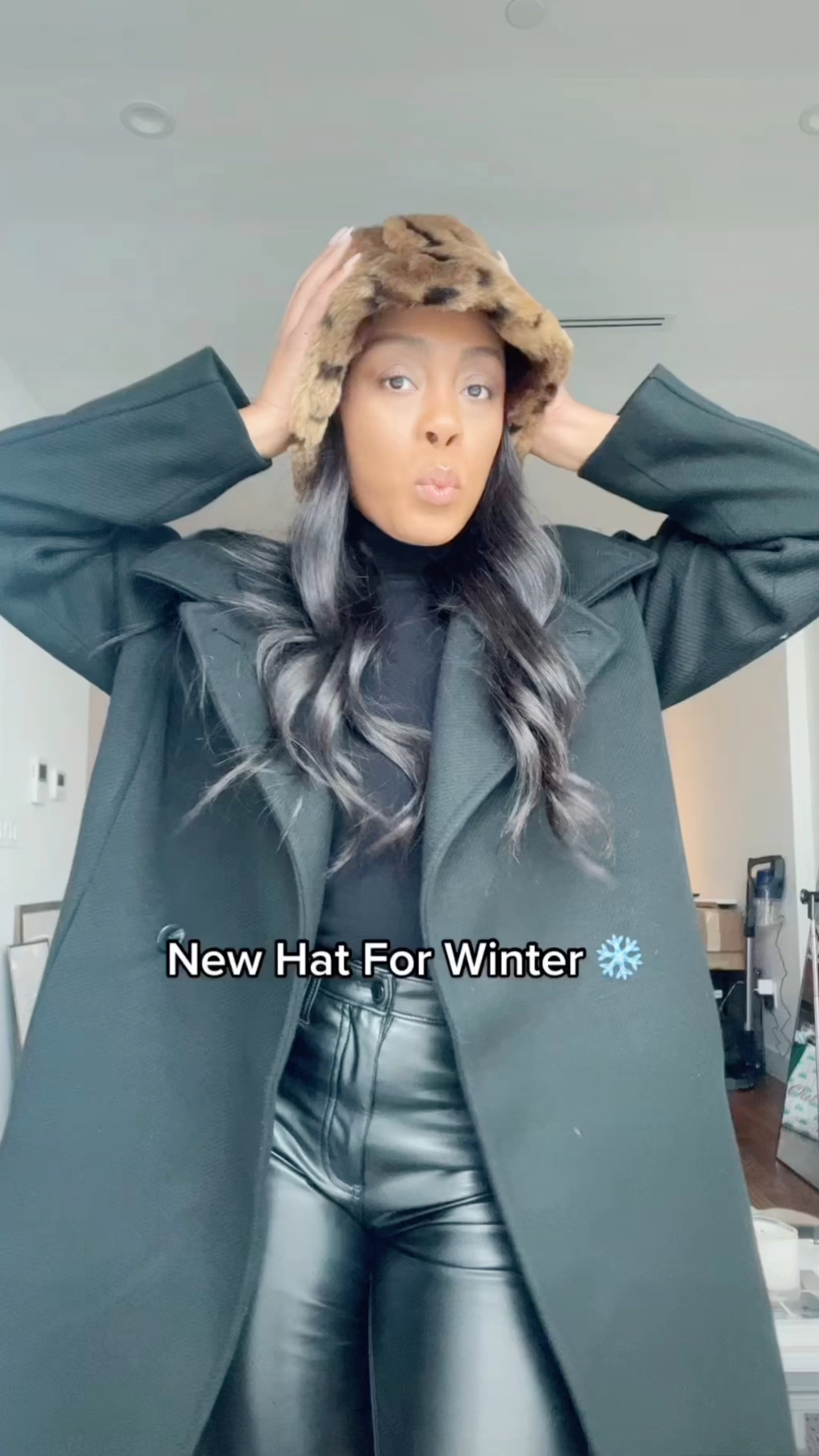 Styling my new winter hat ❄️ 

#LTKSeasonal #LTKunder100 #LTKstyletip