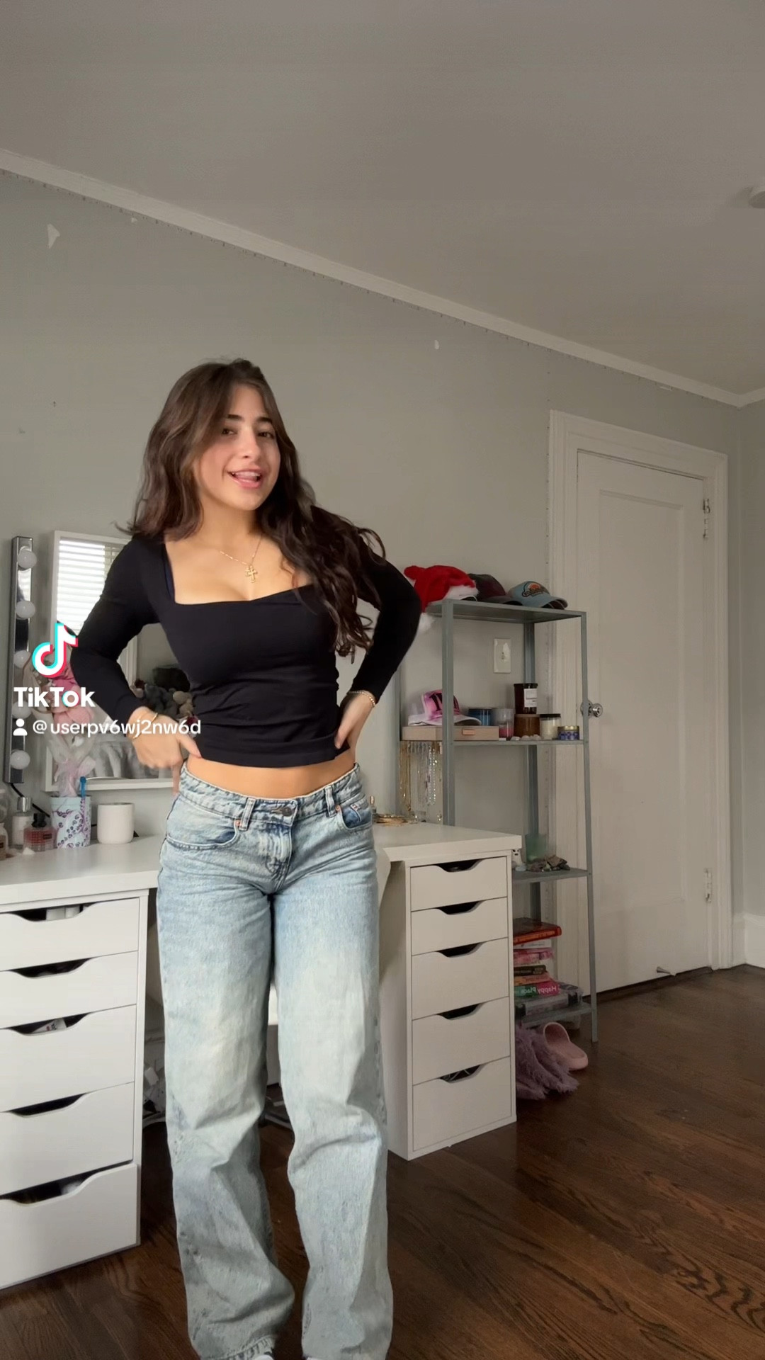 city outfit! 
top- xs/s
jeans- motel rocks (low rise parallel) (W26 L32) (sandy blue acid)
shoes- 8