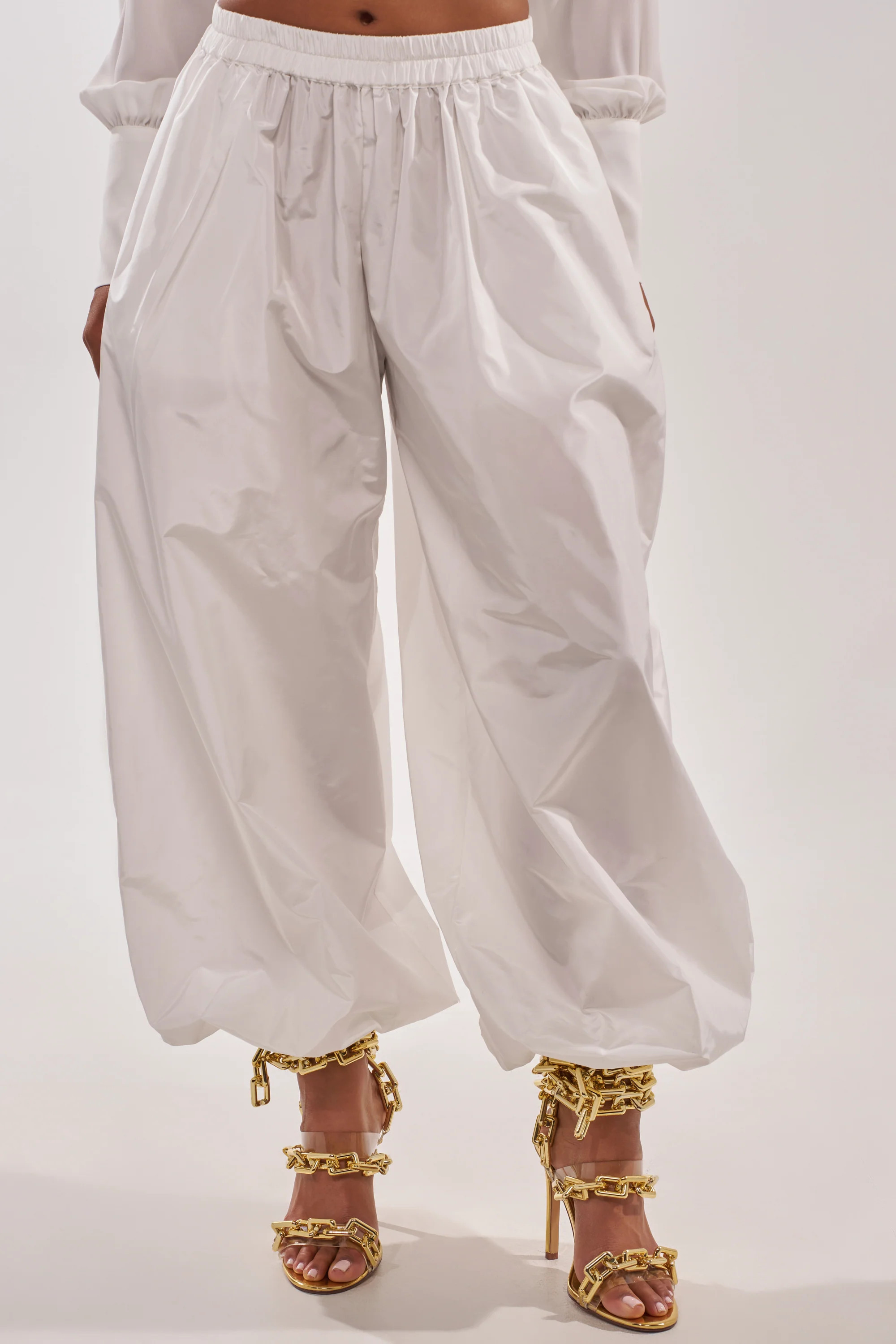 EFFORTLESS BALLOON PANT IN WHITE | AKIRA