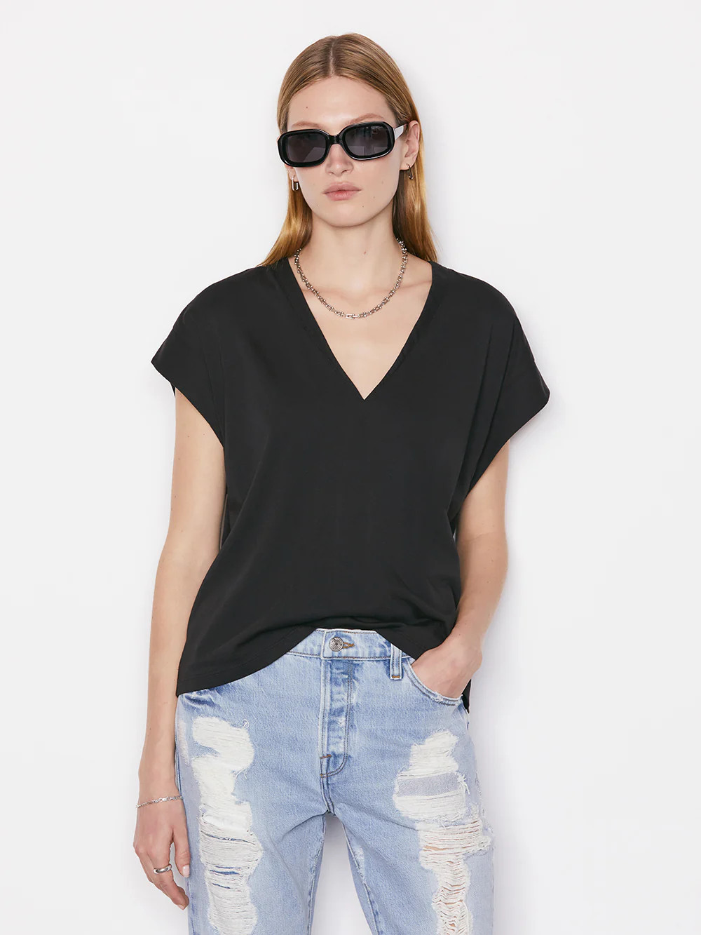 Le Mid Rise V Neck Tee -- Noir | Frame Denim