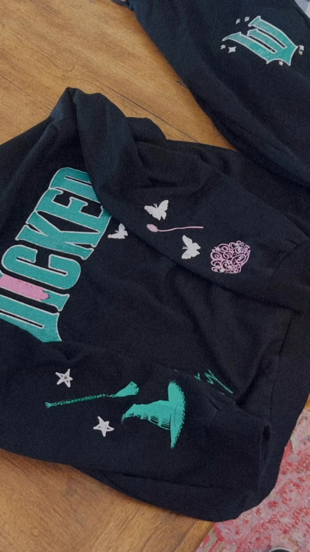 Of course I added Swarovski crystals to my #wicked set
I found at #walmart 💚

#sweats #sweatsuit #set

#LTKfindsunder50 #LTKstyletip #LTKSeasonal
