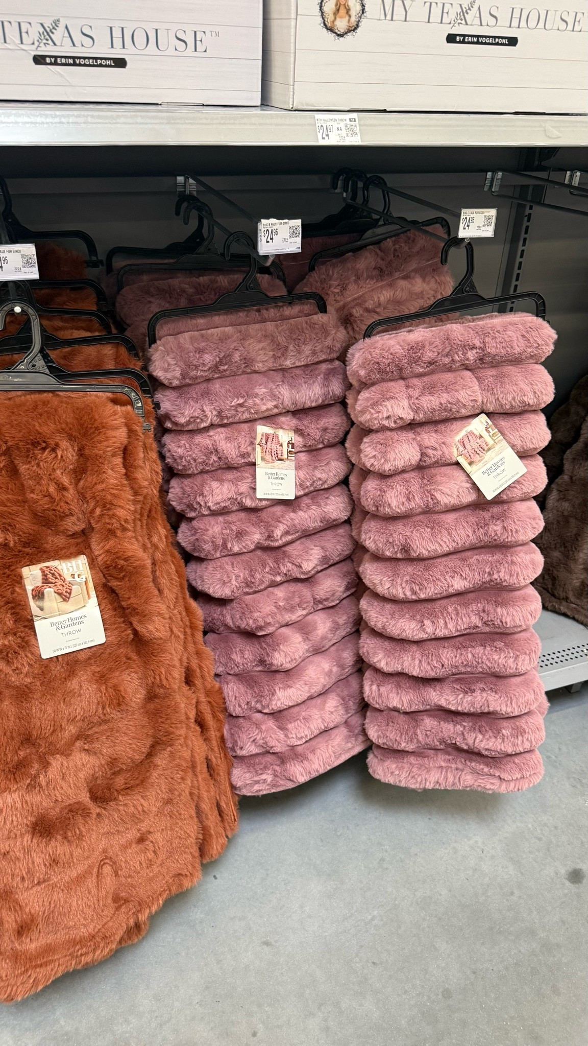 The coziest Walmart fall find 🤎 These faux fur throws come in the prettiest fall colors and instantly make a space feel warm + cozy.

Walmart fall decor - Walmart blankets - faux fur throw - cozy fall home - fall living room decor - affordable home finds

#LTKSeasonal #LTKHome #LTKmomlife